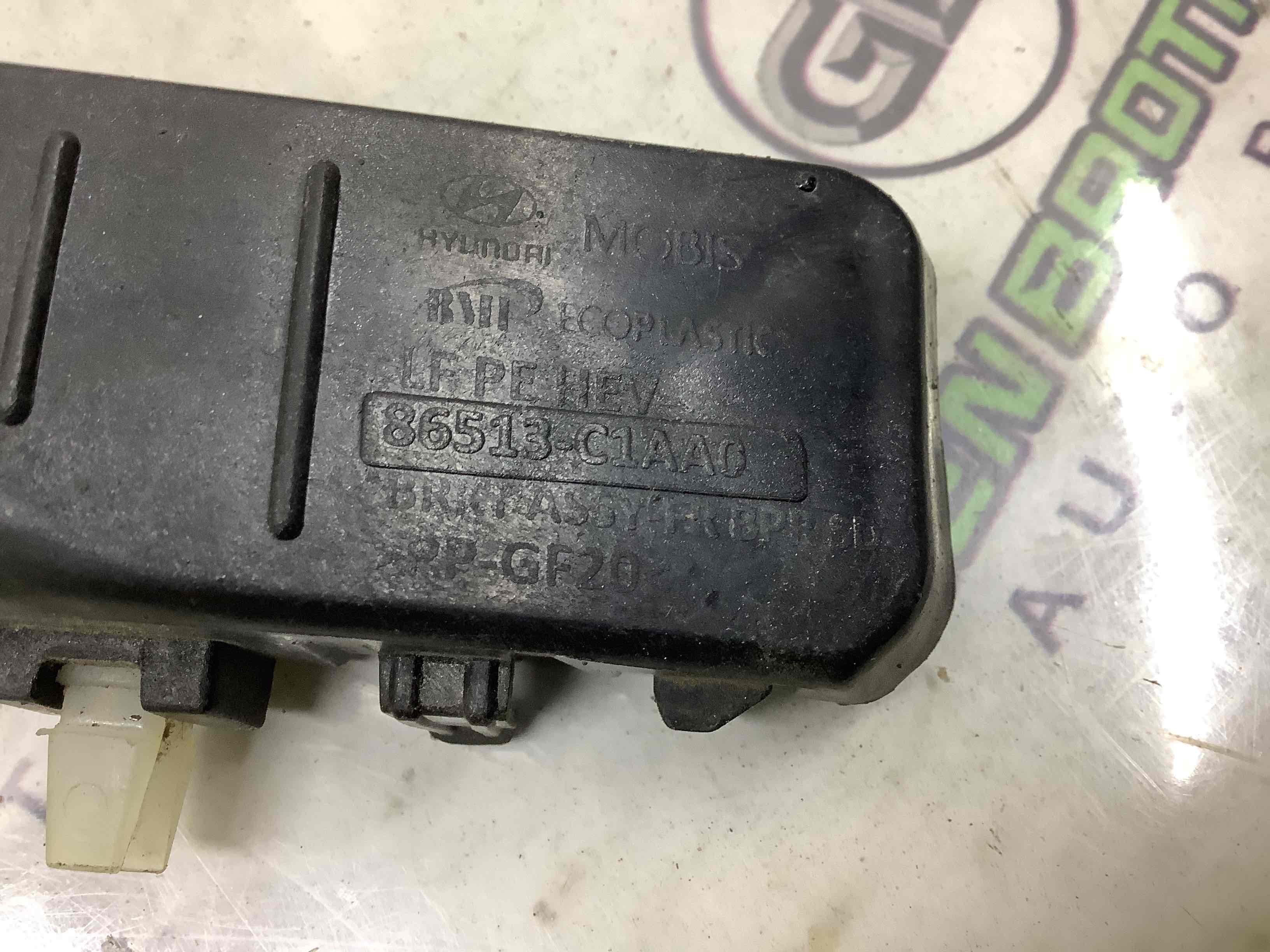 Кріплення заднього бампера ліве