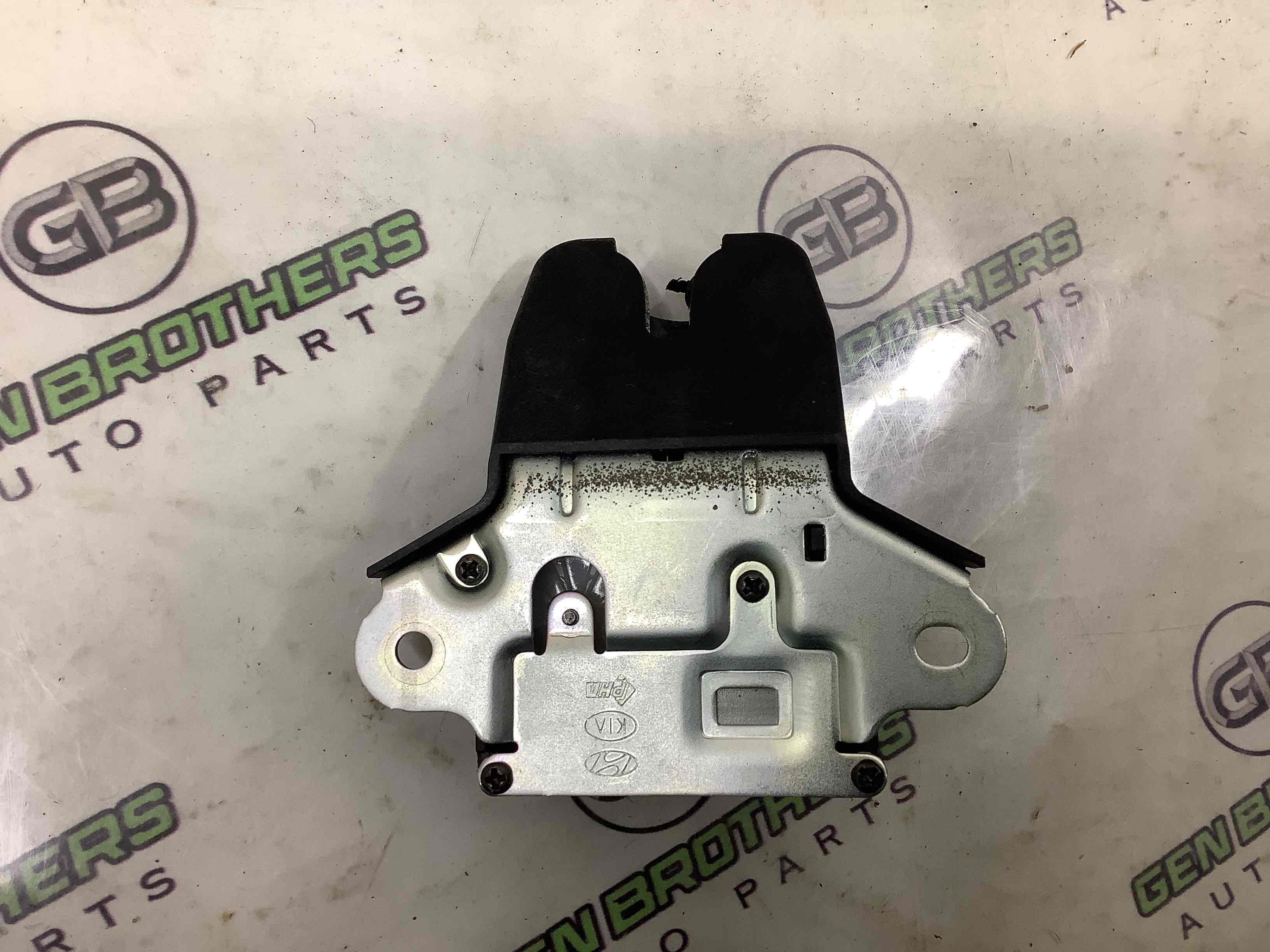 Замок багажника