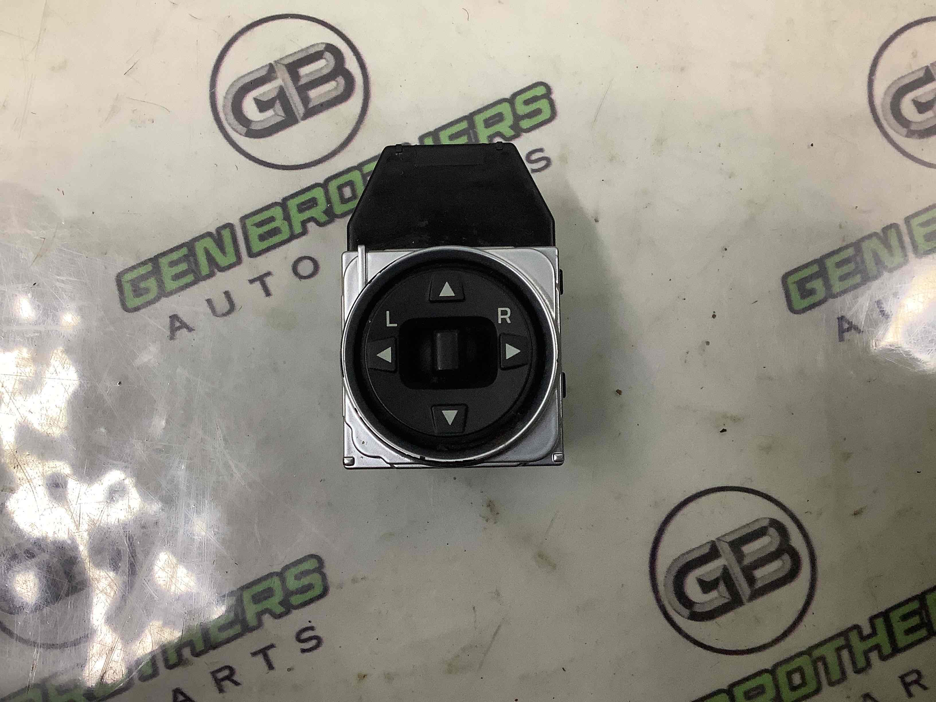 Кнопка регулювання дзеркал