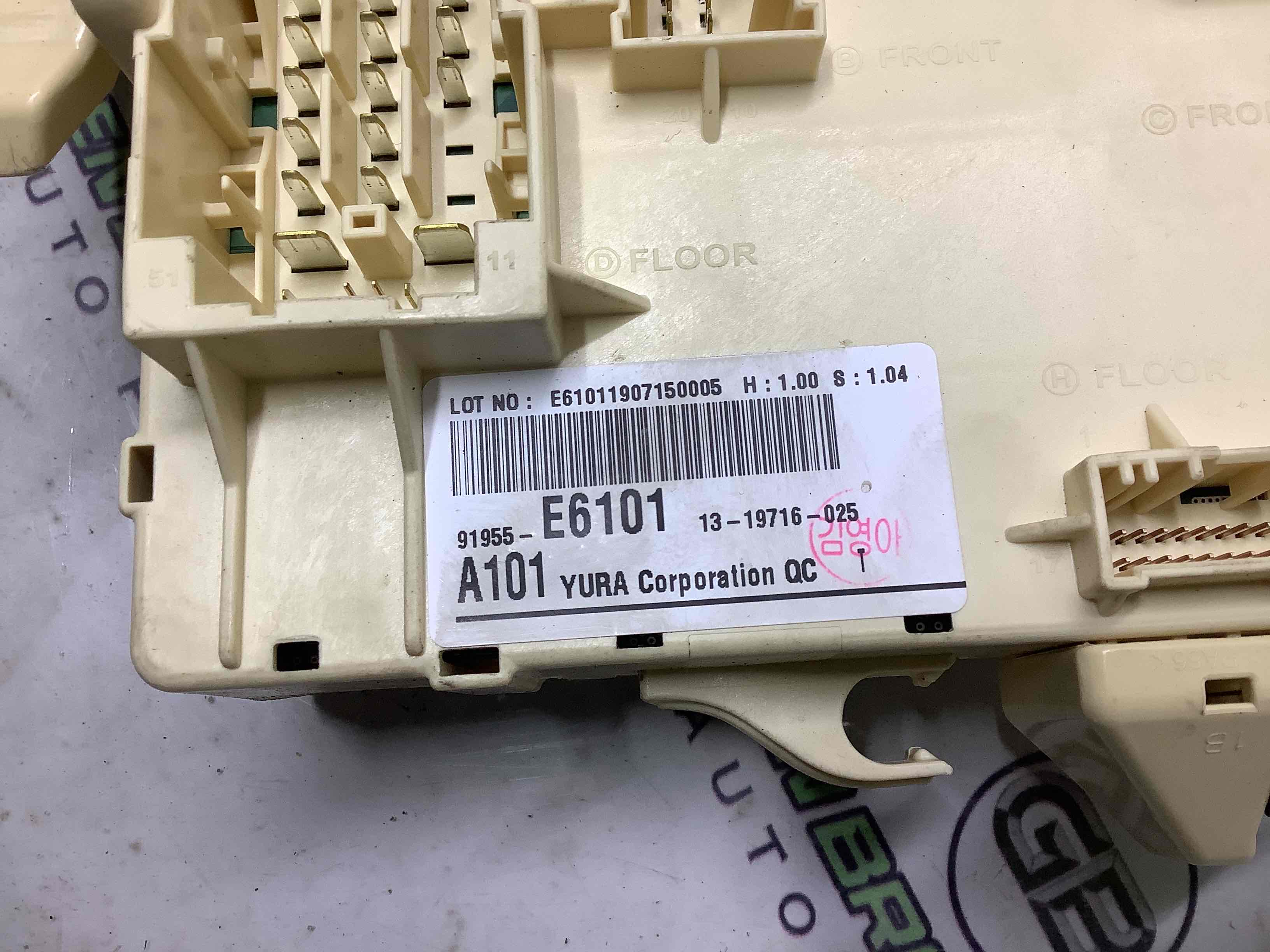 Блок запобіжників (блок реле)