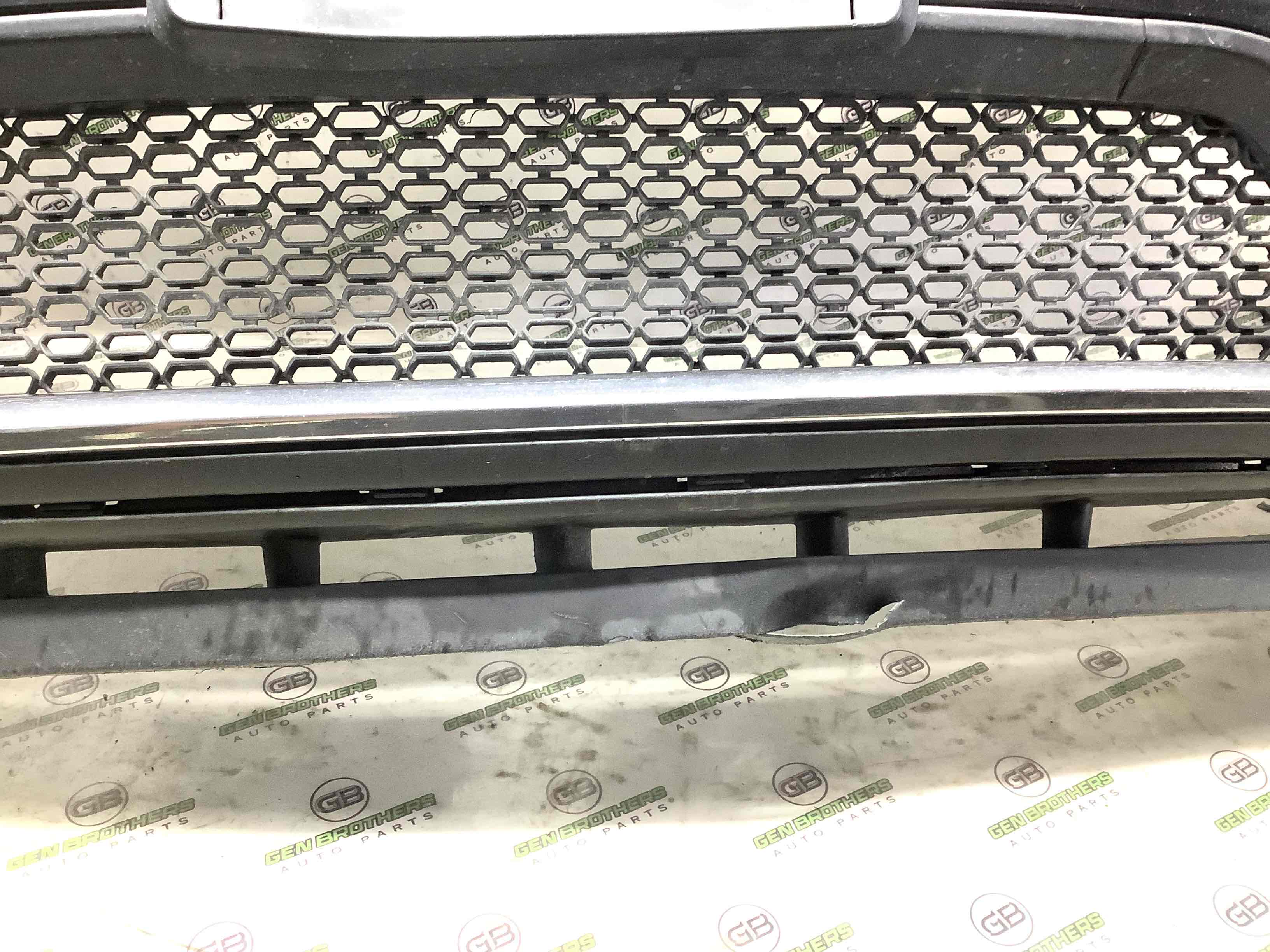 Бампер передній