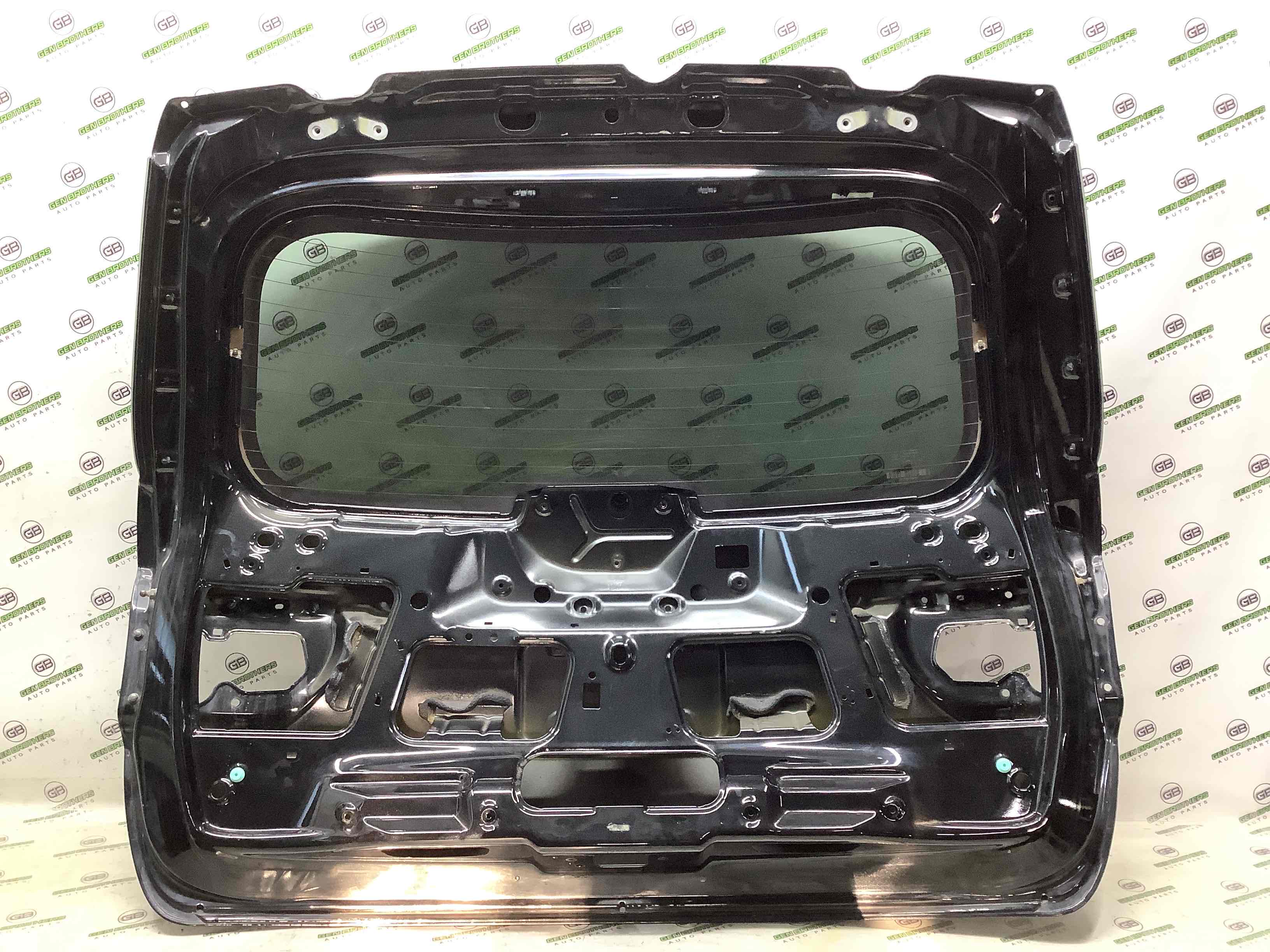 Крышка багажника, дверь багажника