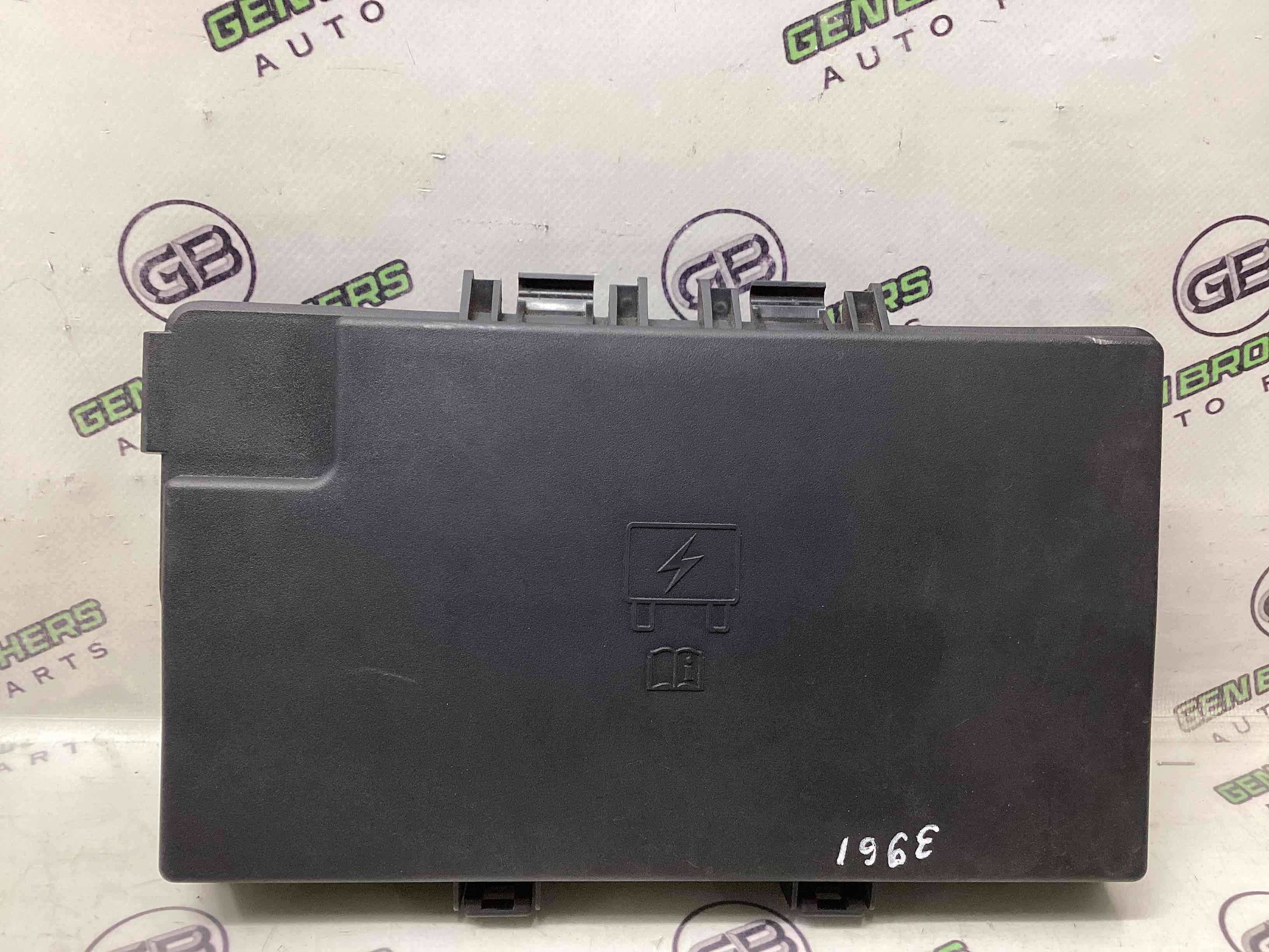 Крышка корпус блока предохранителей