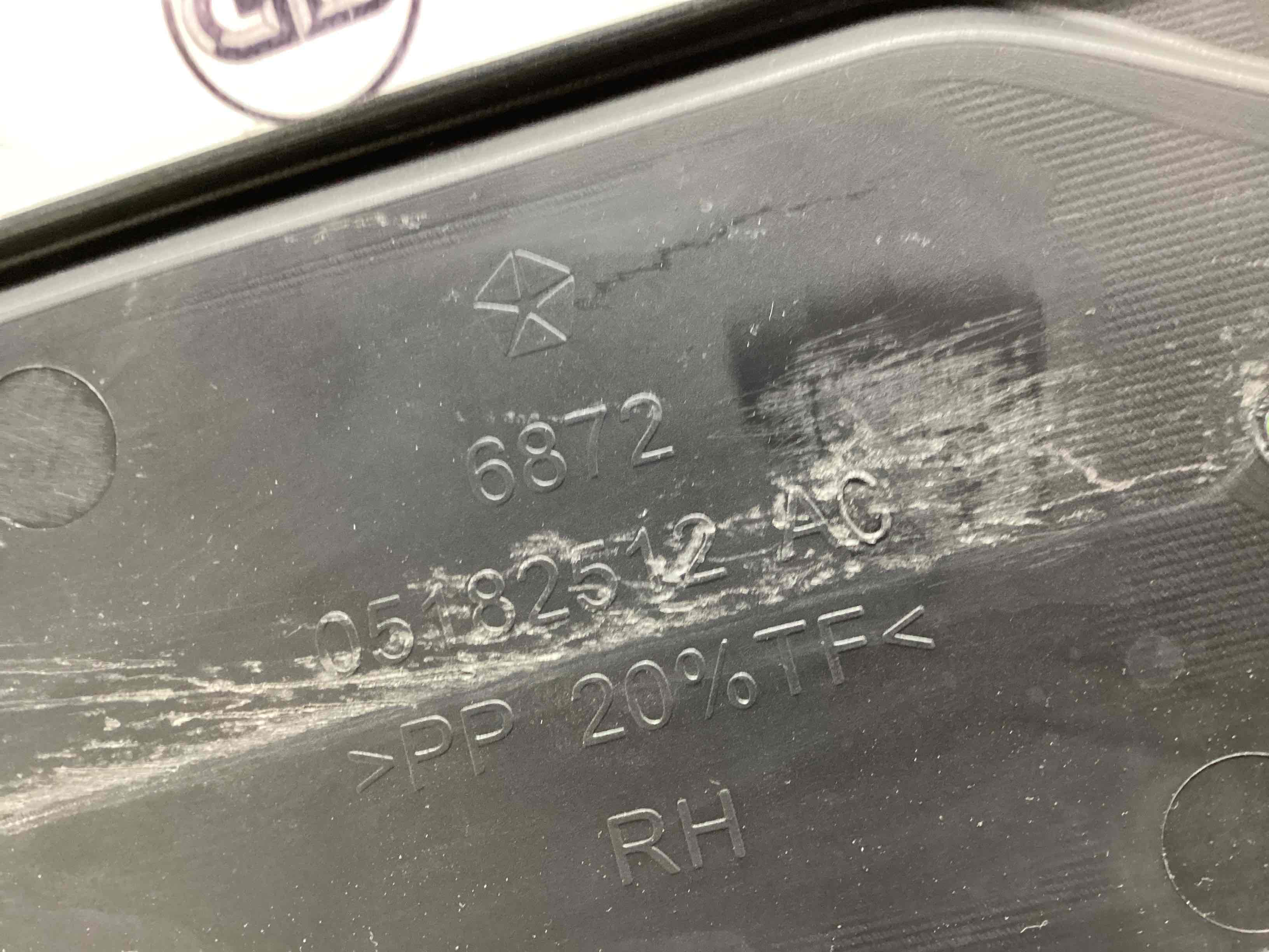 Изолятор крыла, уплотнитель и воздухопровод крыла