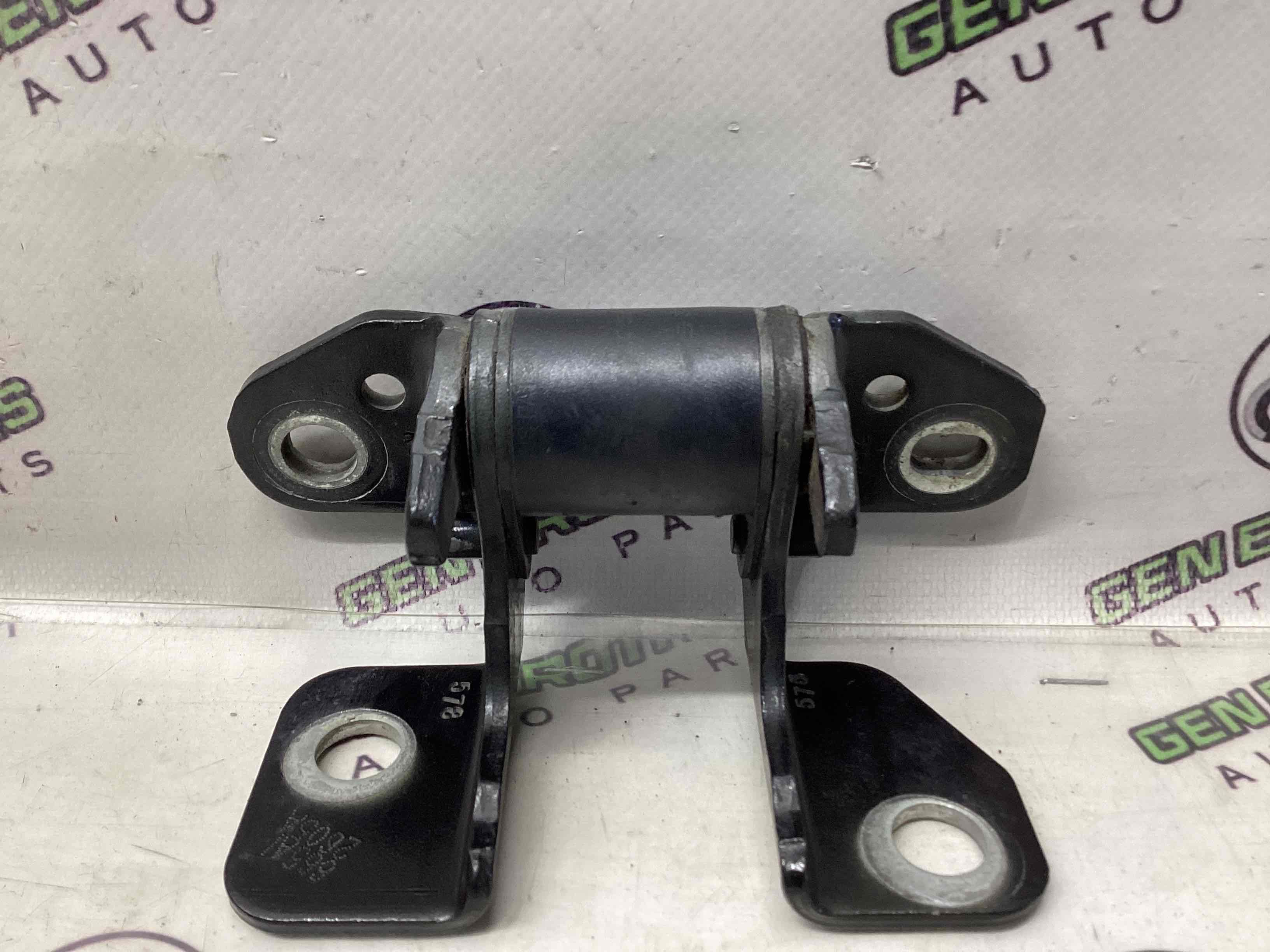 Петля двери, замок двери