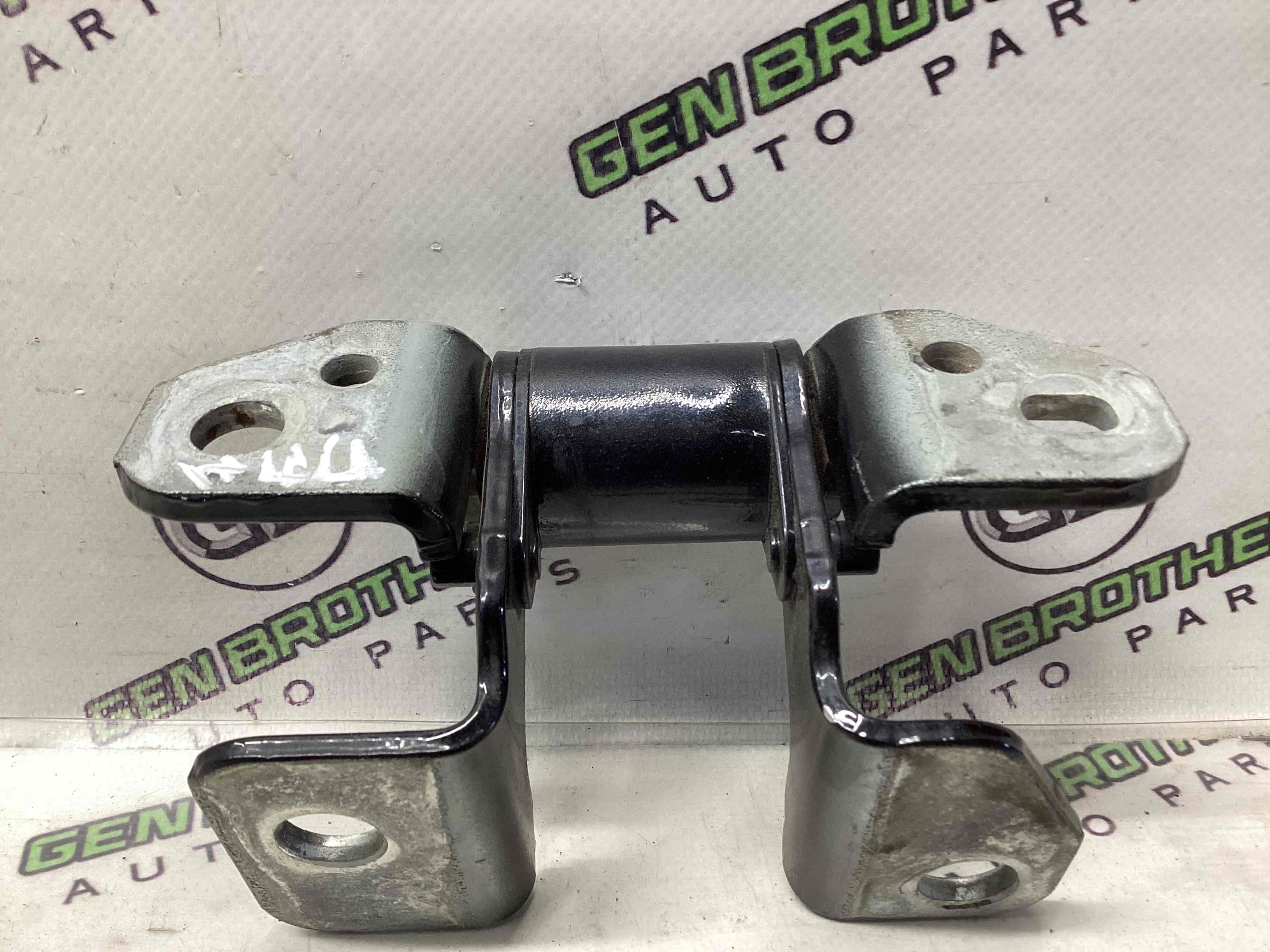 Петля двери, замок двери