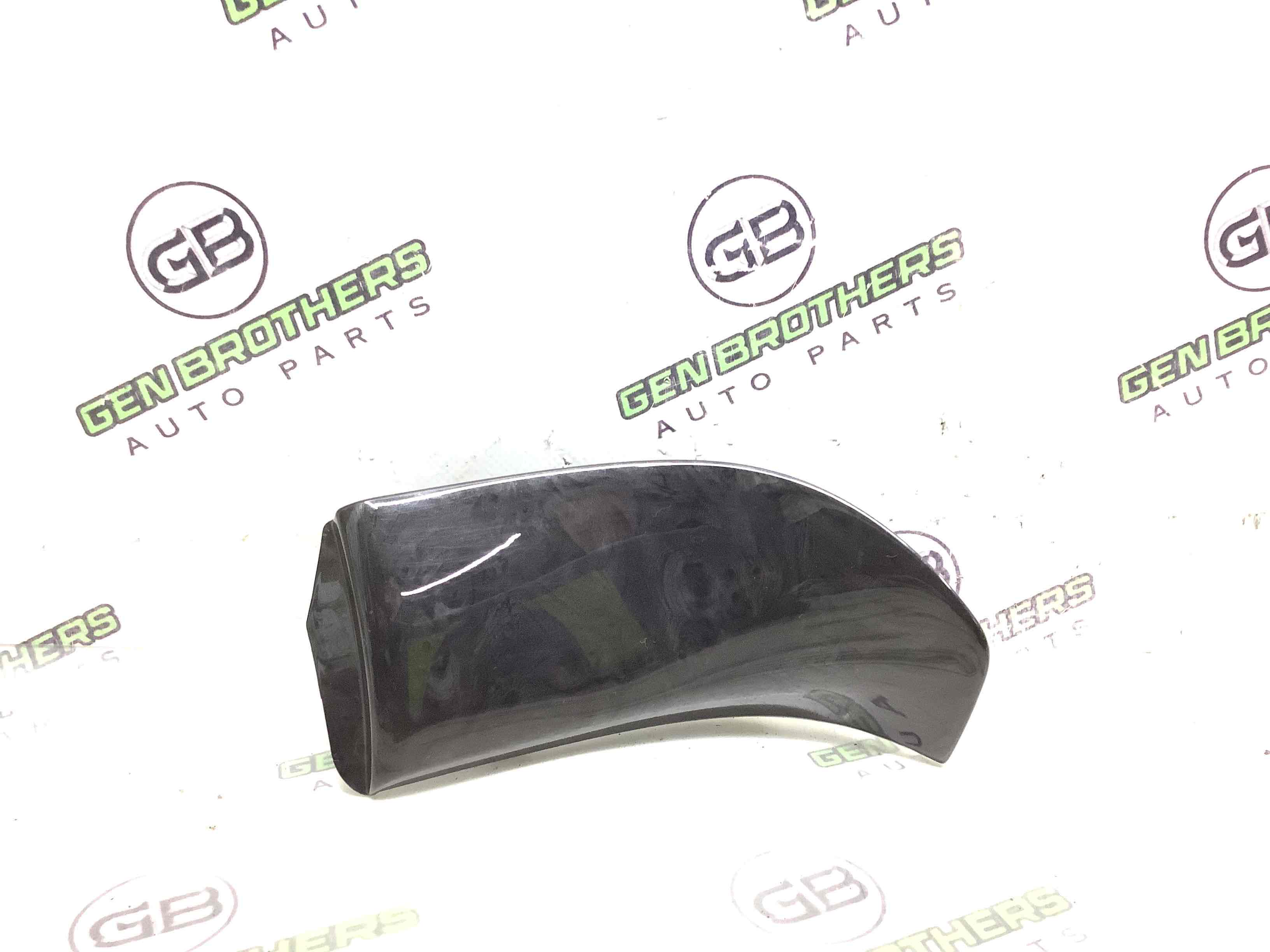 Обшивка панелі приладів торпедо