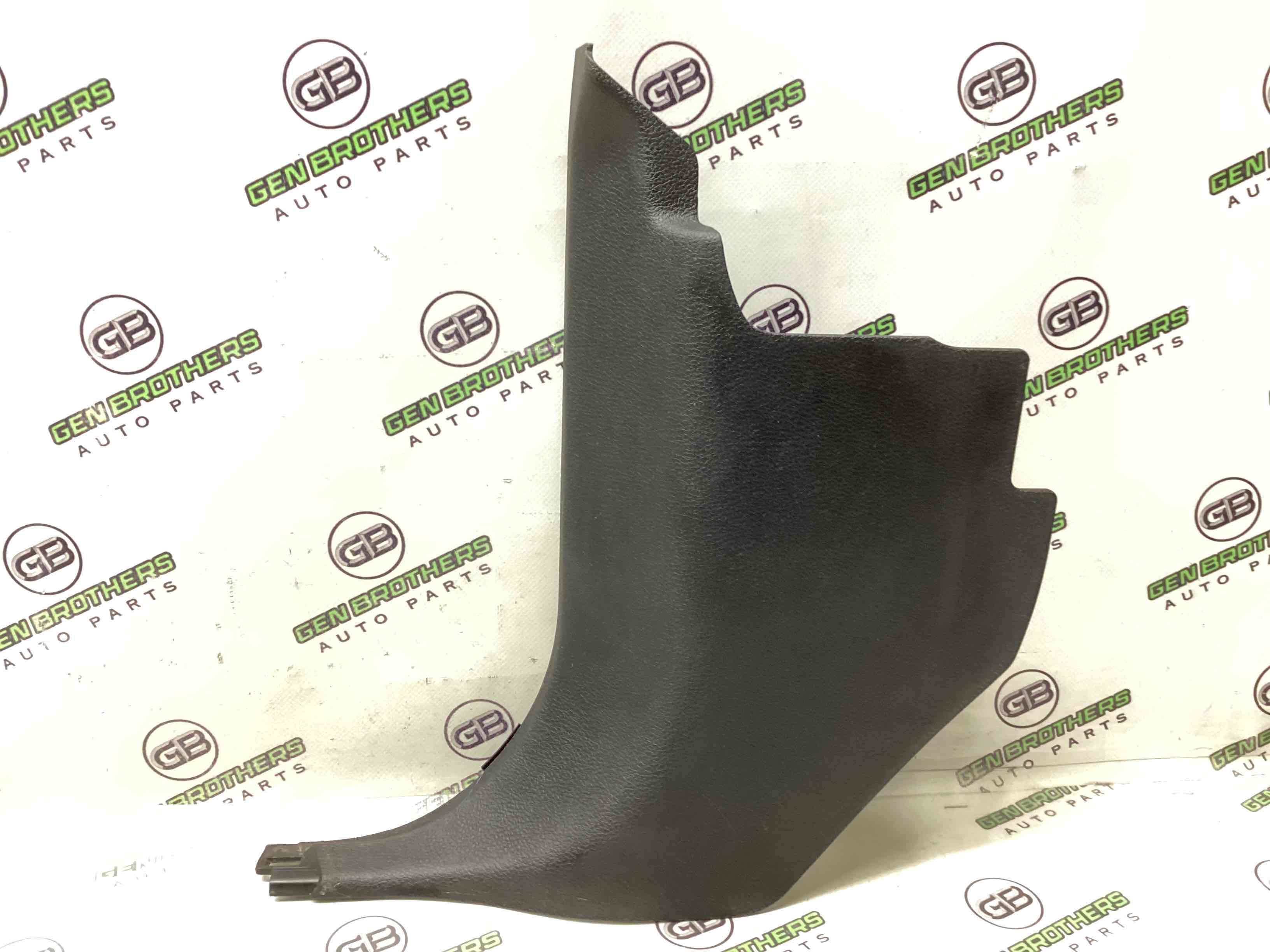 Обшивка передньої стійки ліва