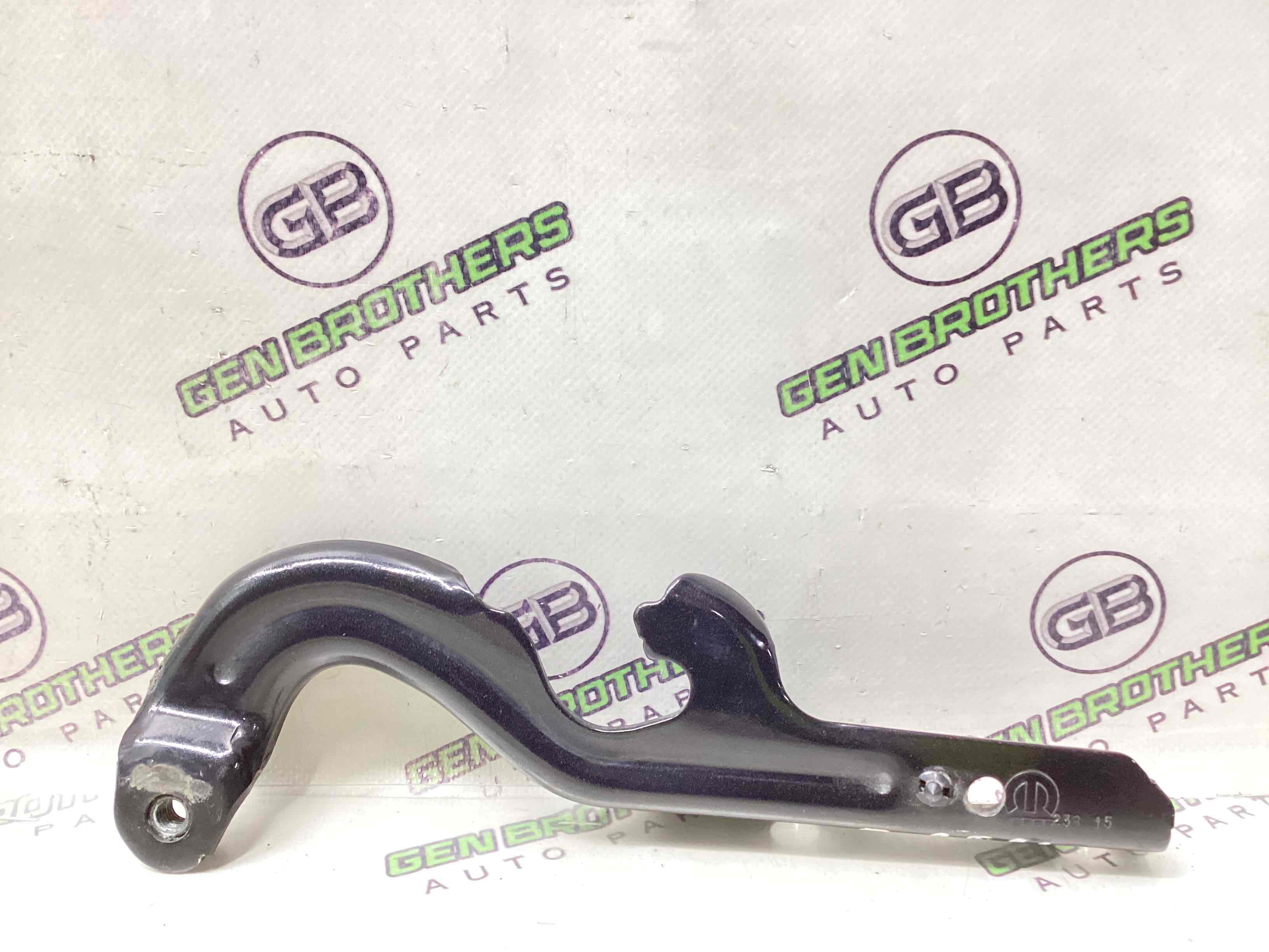 Петля капота, кронштейн капота