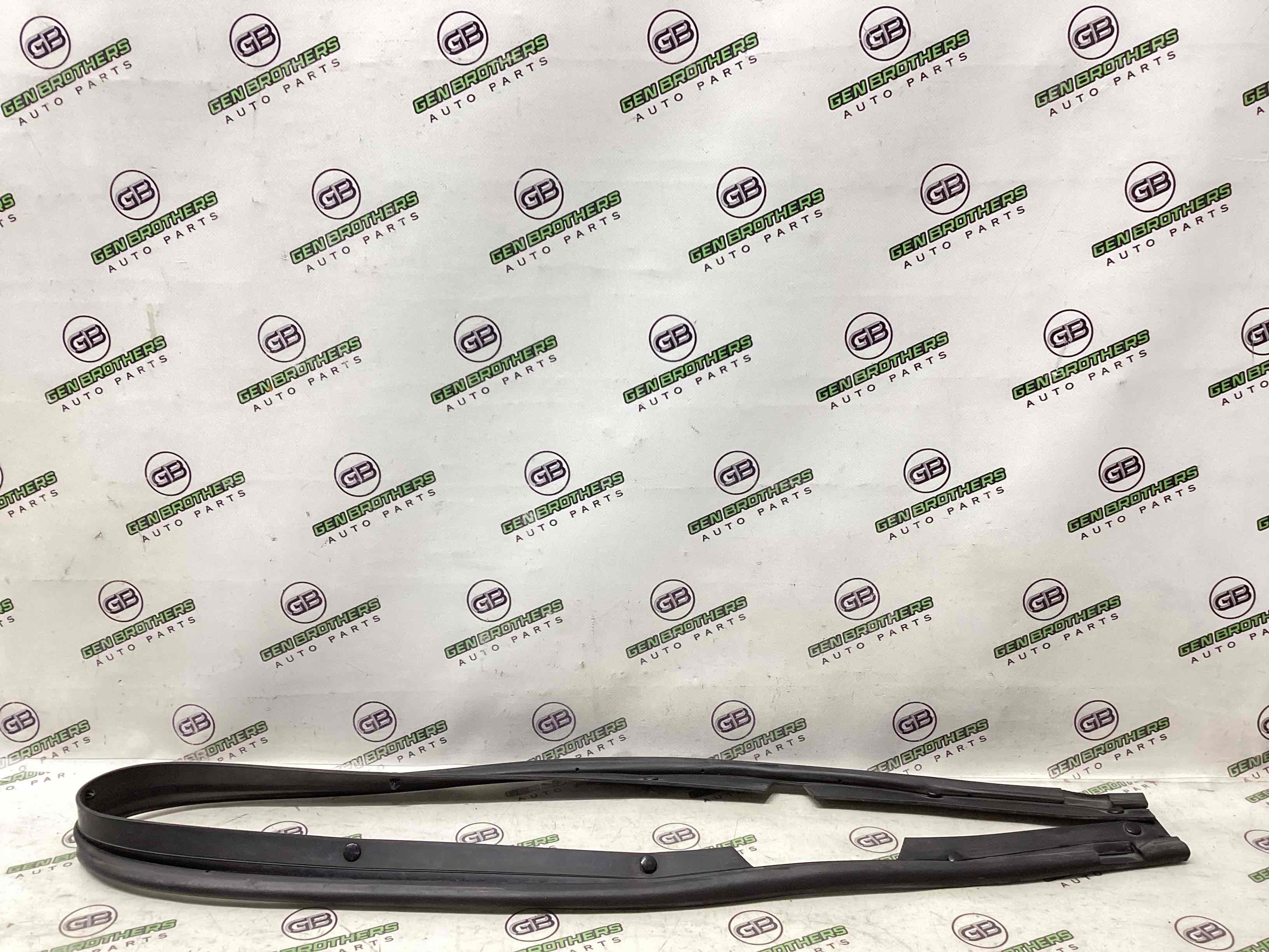 Уплотнитель капота, изолятор, шуба