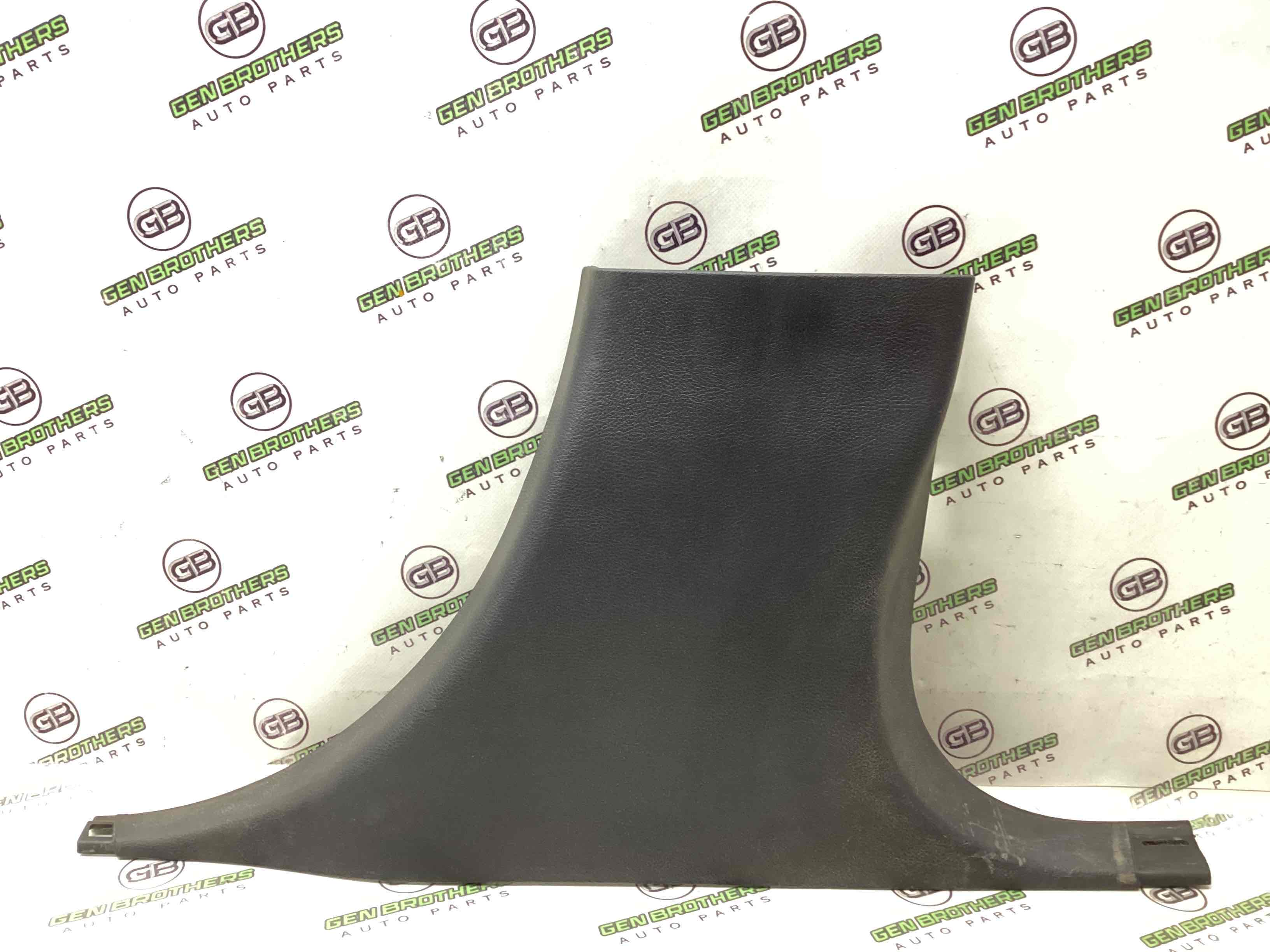 Обшивка центральної стійки права