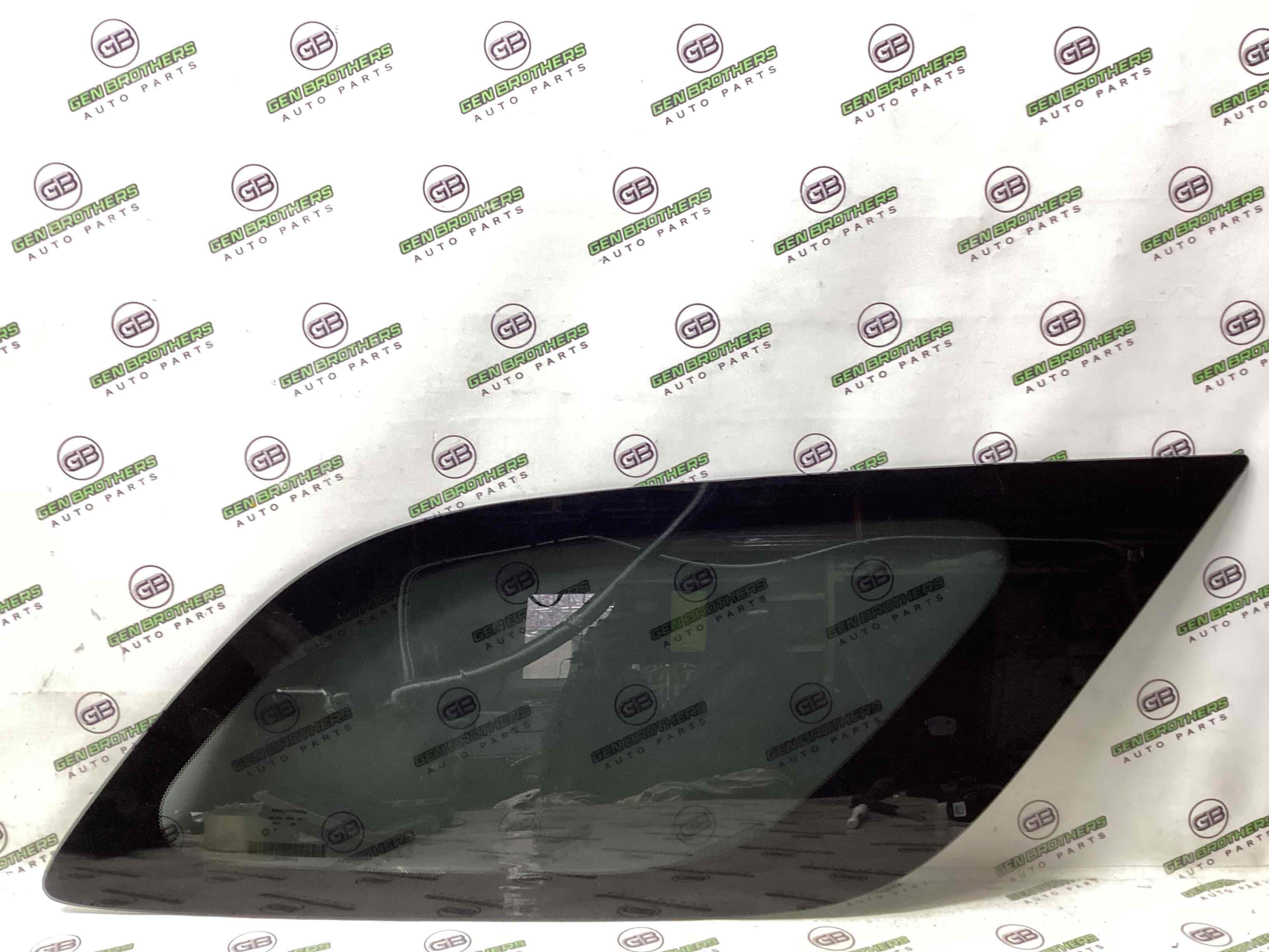 Скло кузовне бічне праве