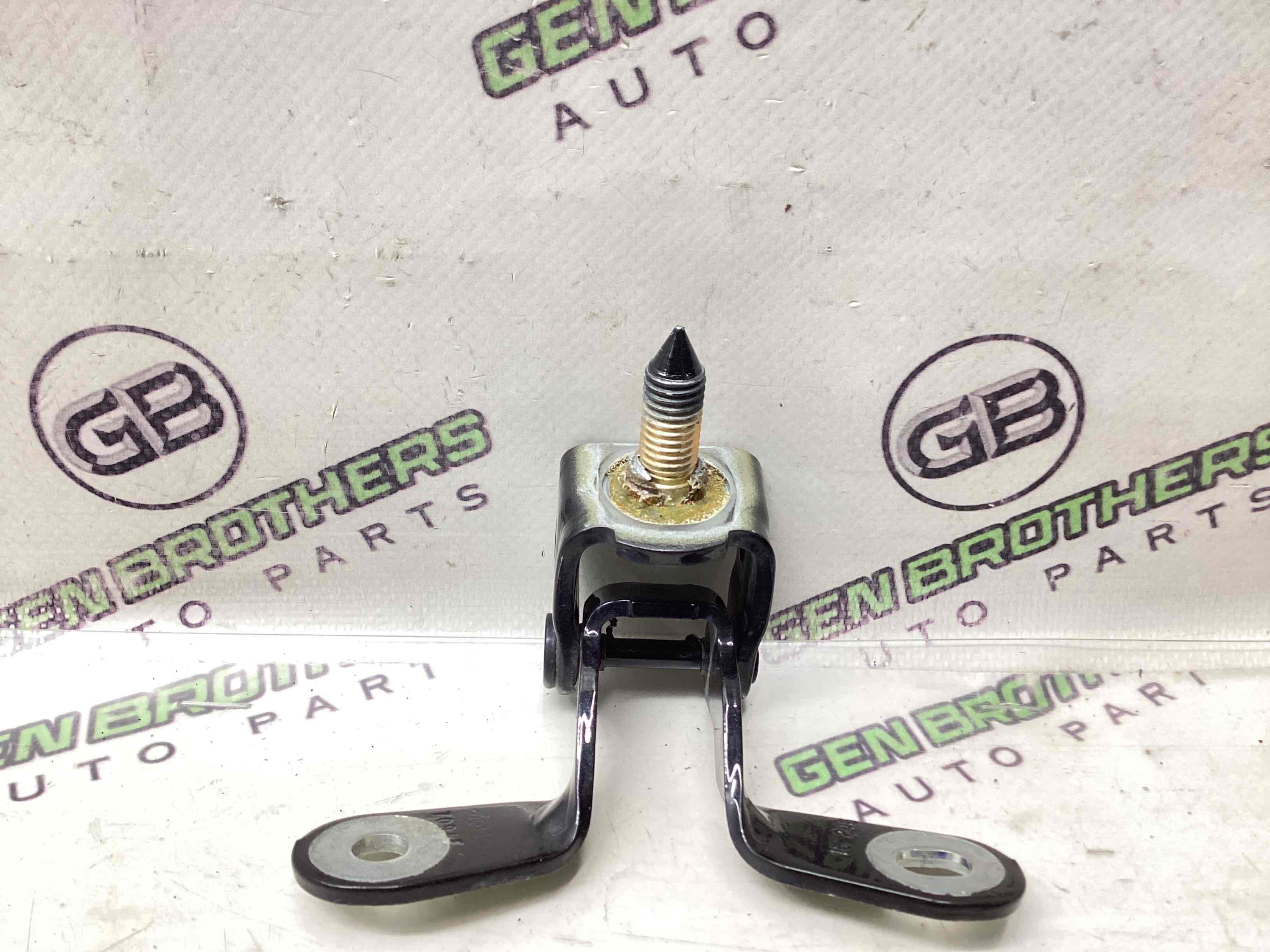 Петля кришки багажника, двері багажника