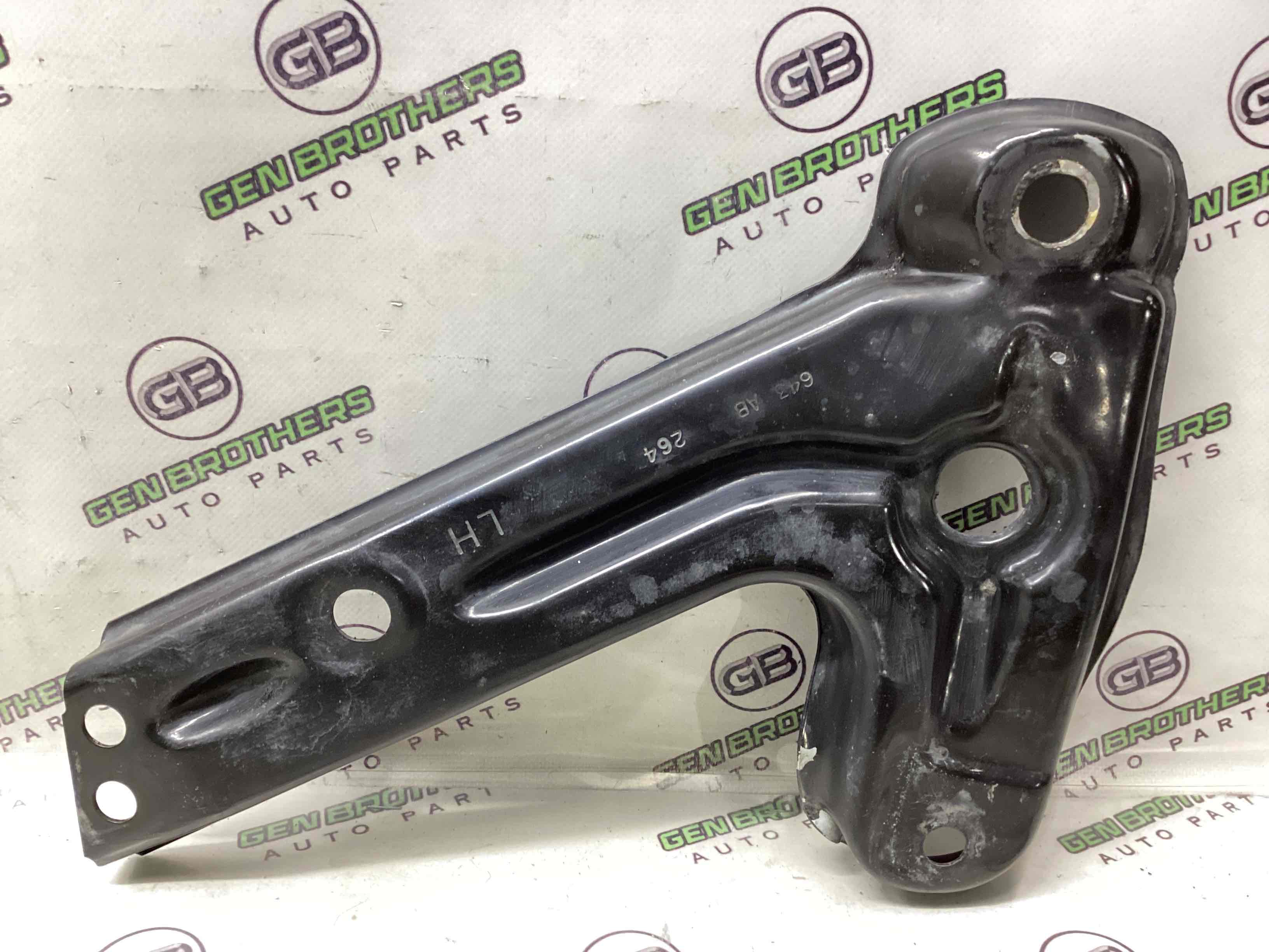 Кронштейн переднего подрамника