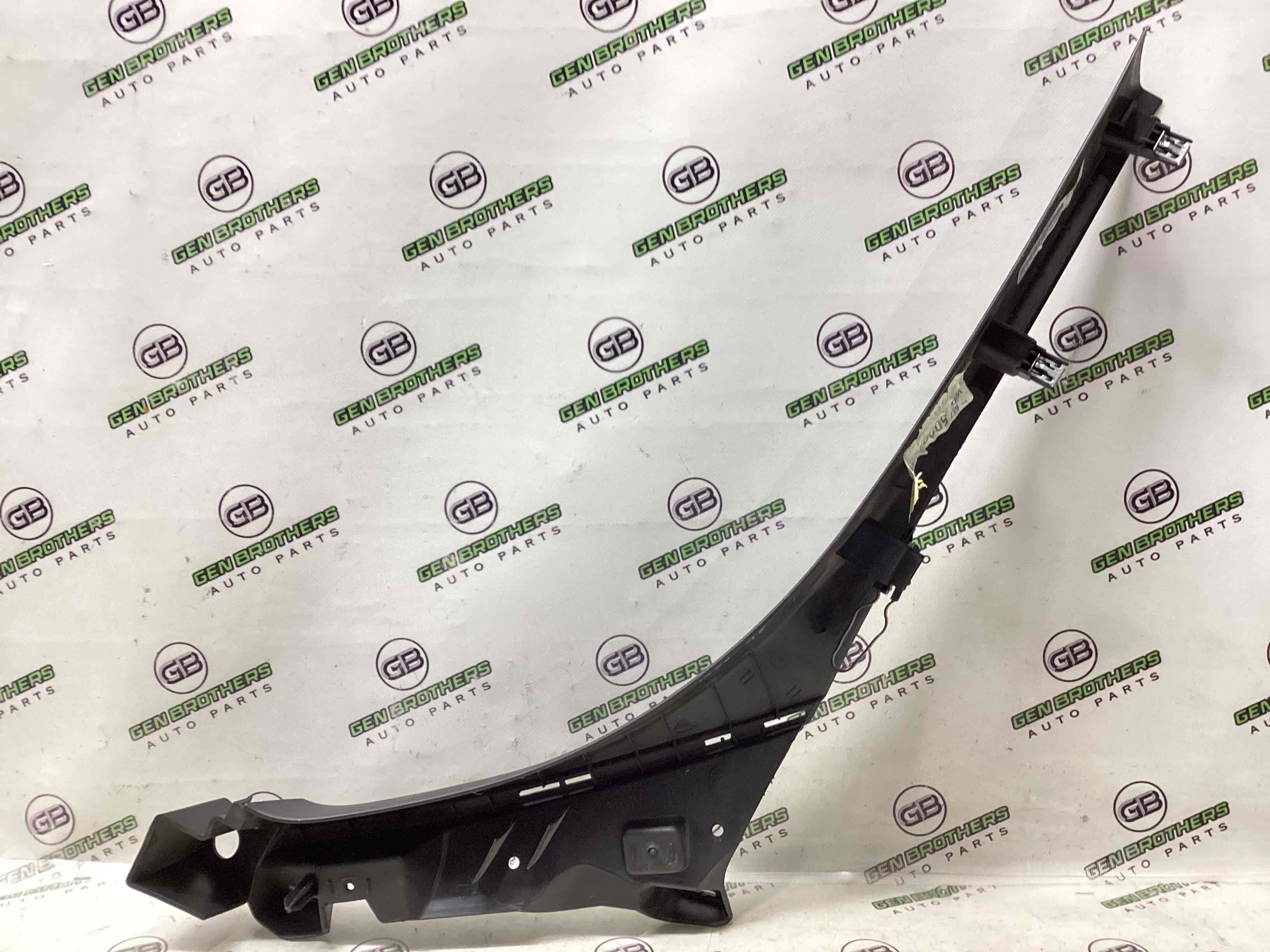 Обшивка задньої стійки ліва