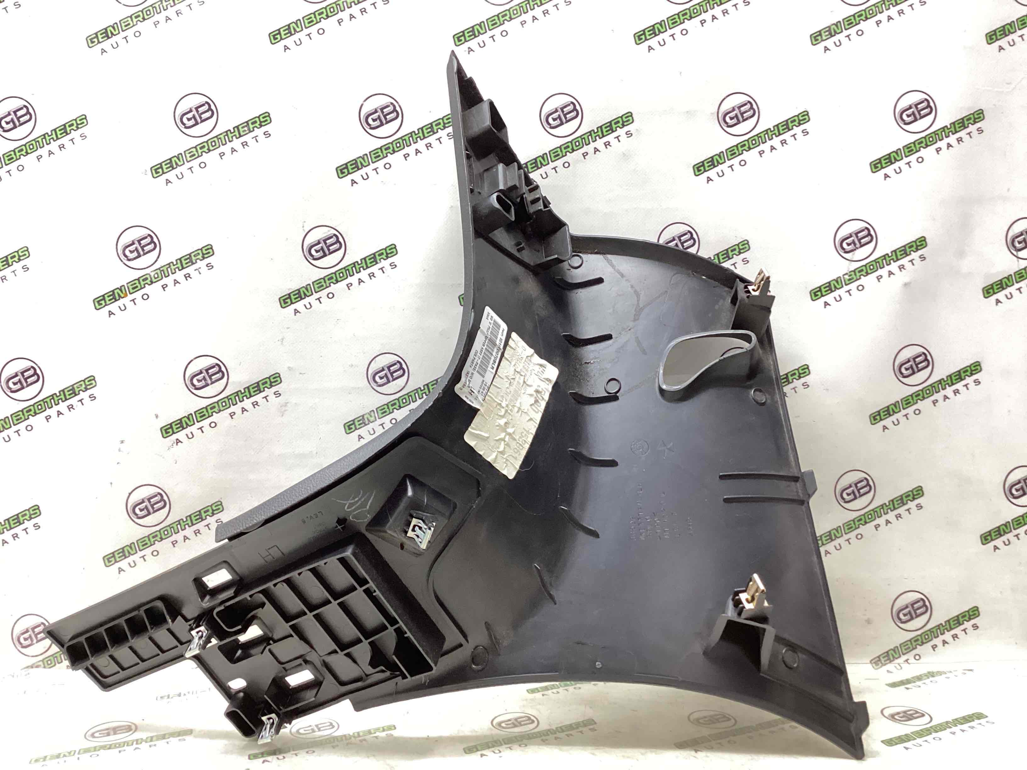 Обшивка задньої стійки ліва