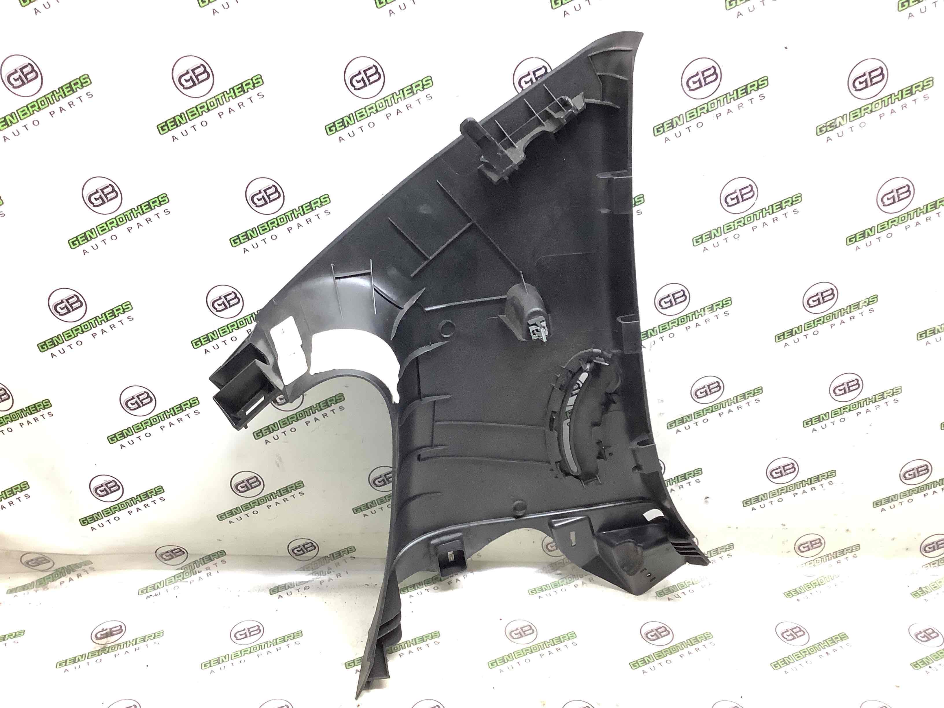 Обшивка задньої стійки права