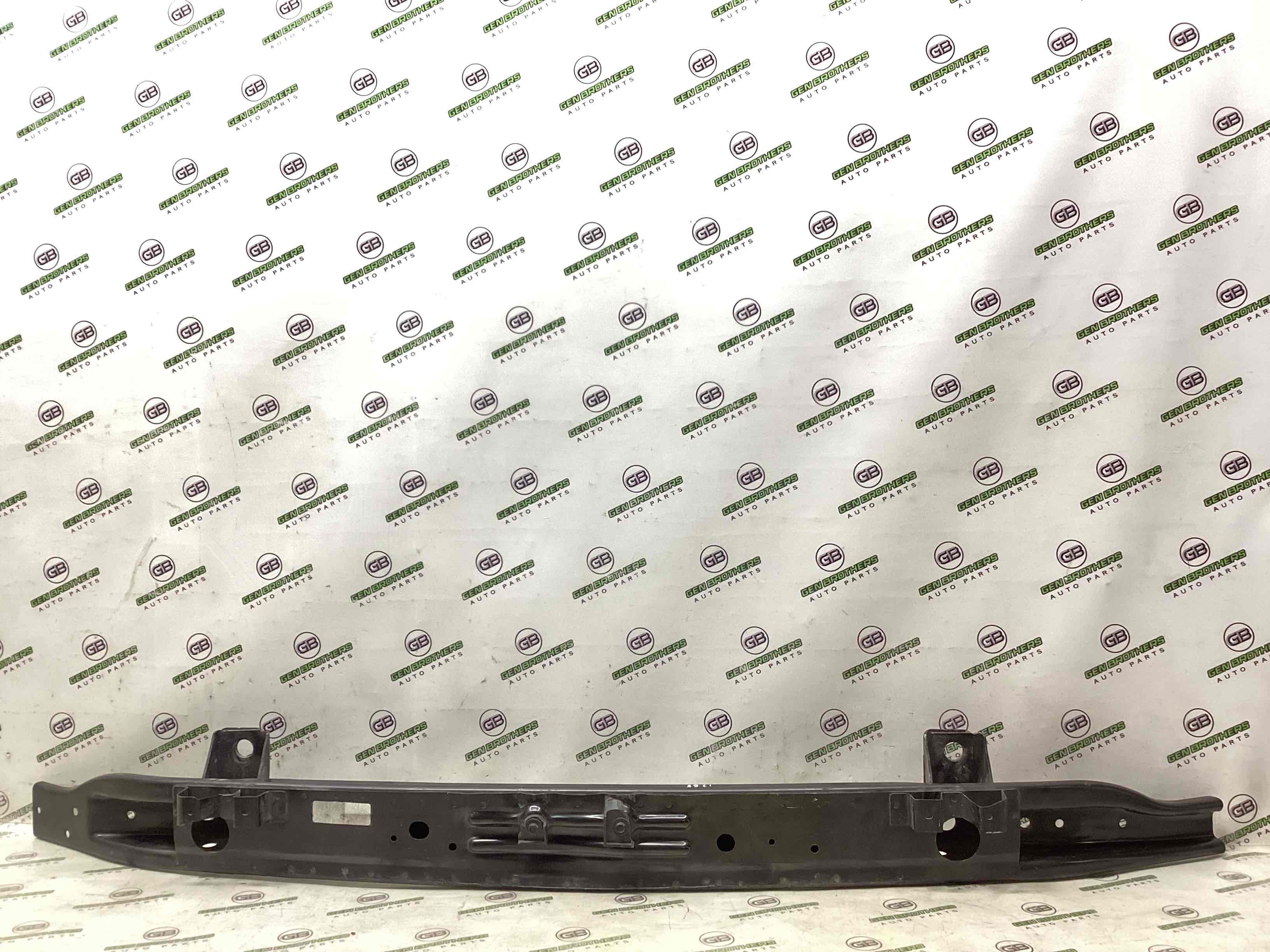 Усилитель бампера переднего