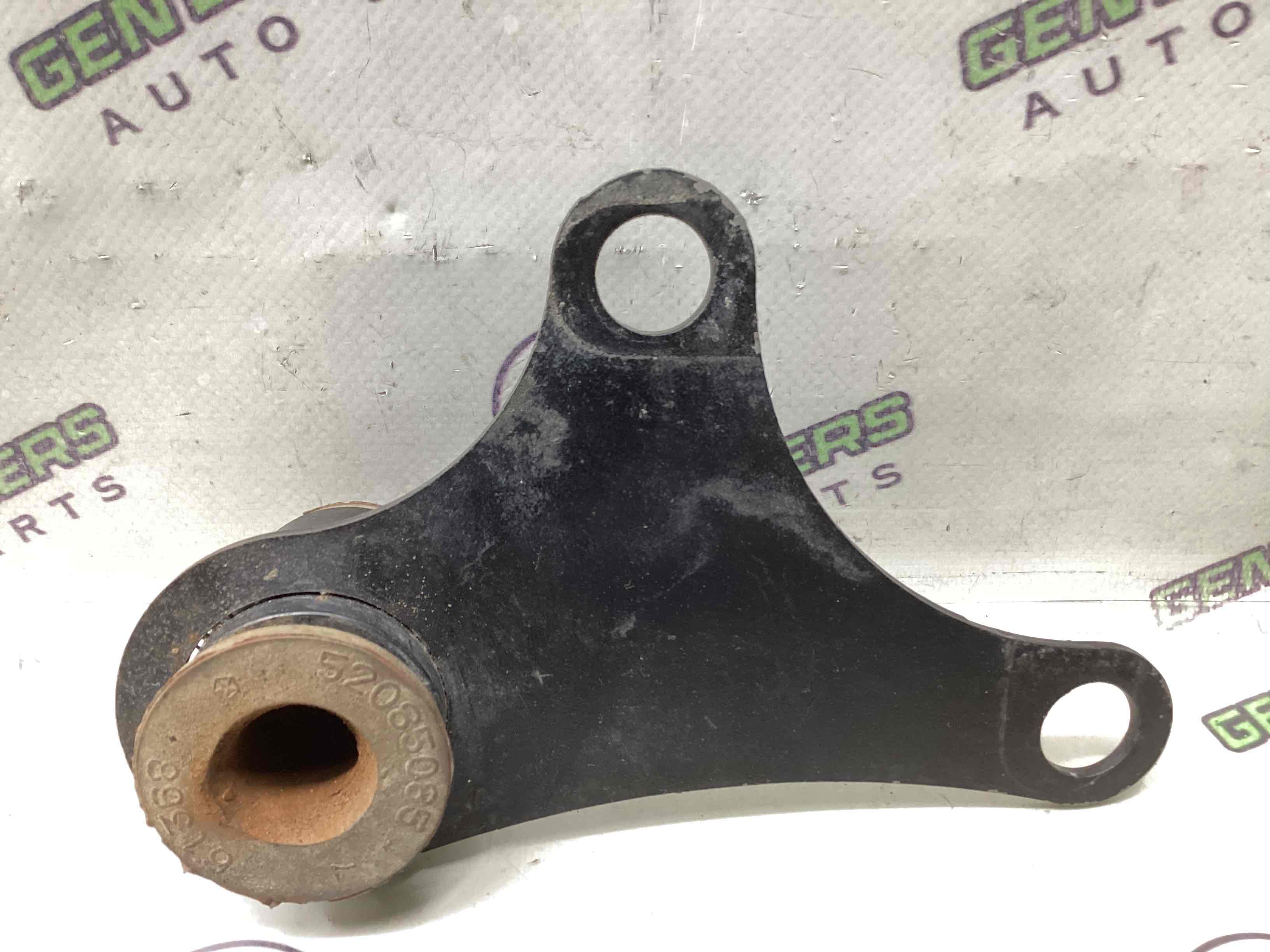 Кронштейн глушника