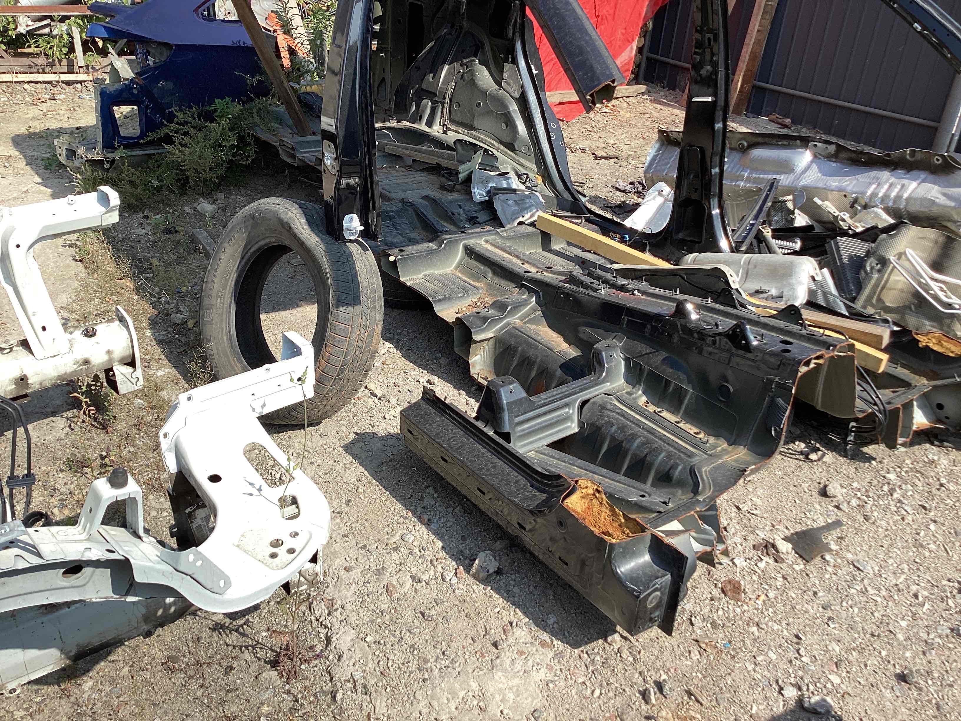 Стійки кузова та пороги