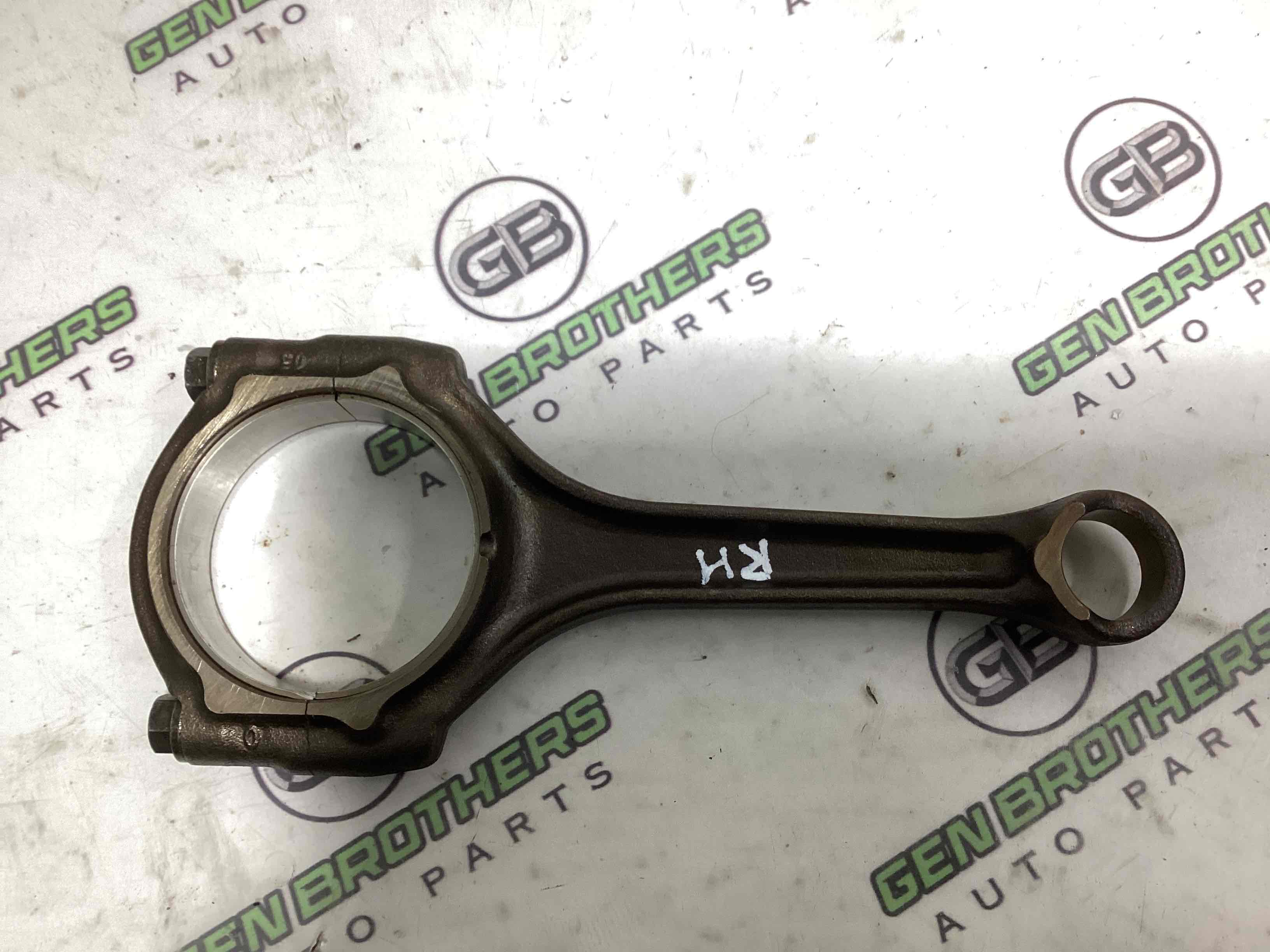 Шатун поршня двигуна