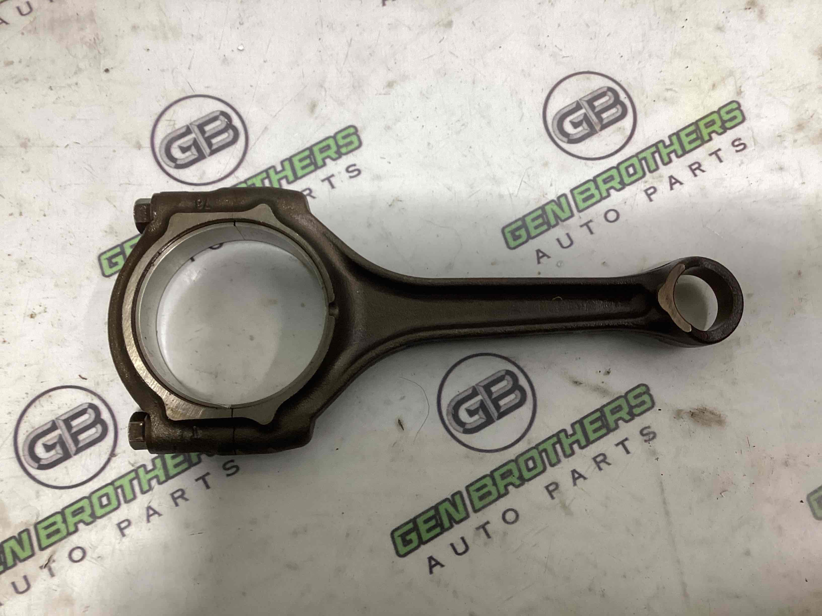 Шатун поршня двигуна