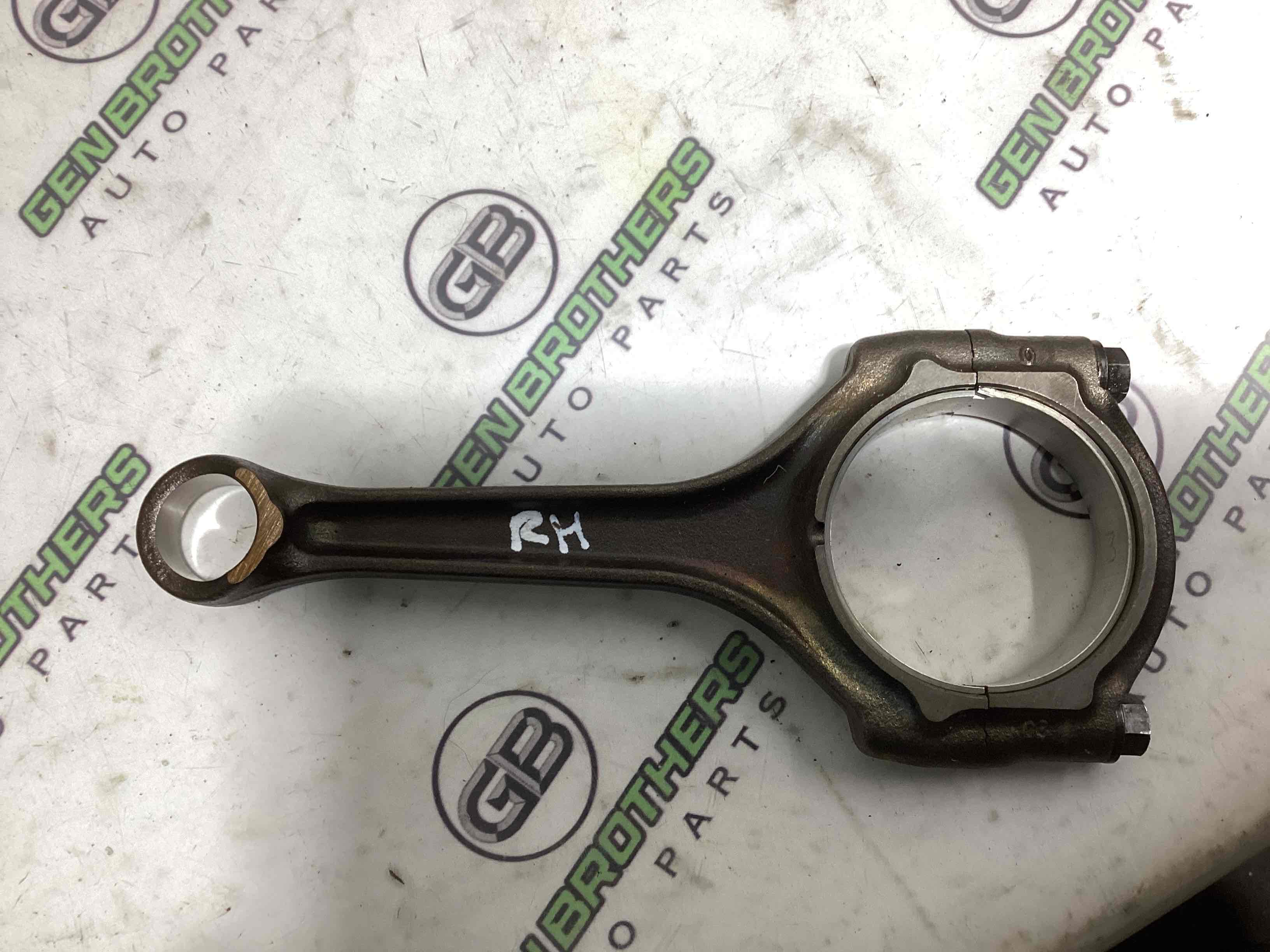 Шатун поршня двигуна