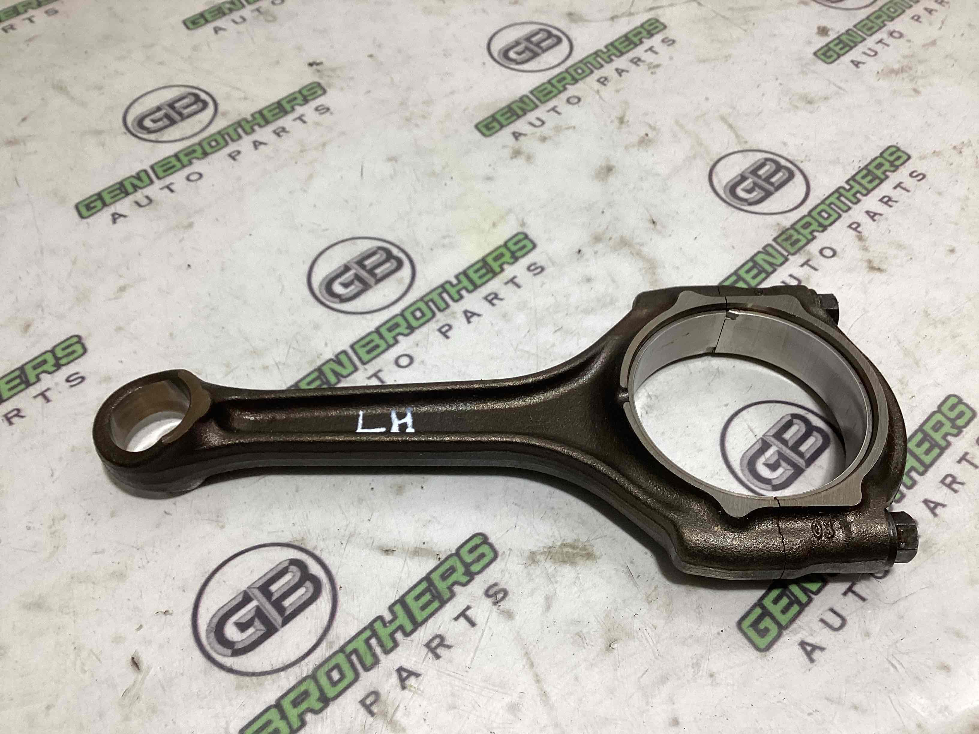 Шатун поршня двигуна