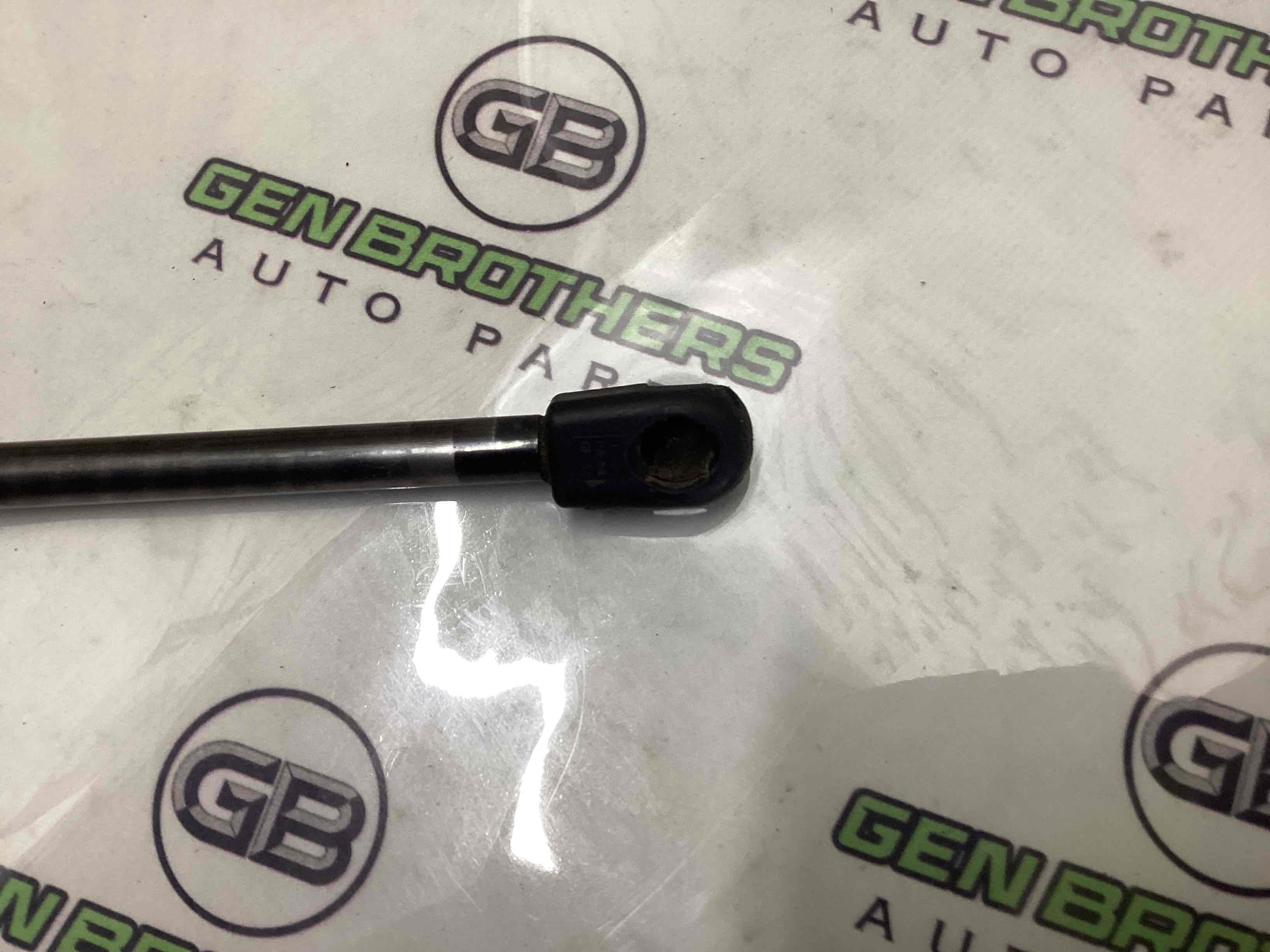 Амортизатор кришки двері багажника