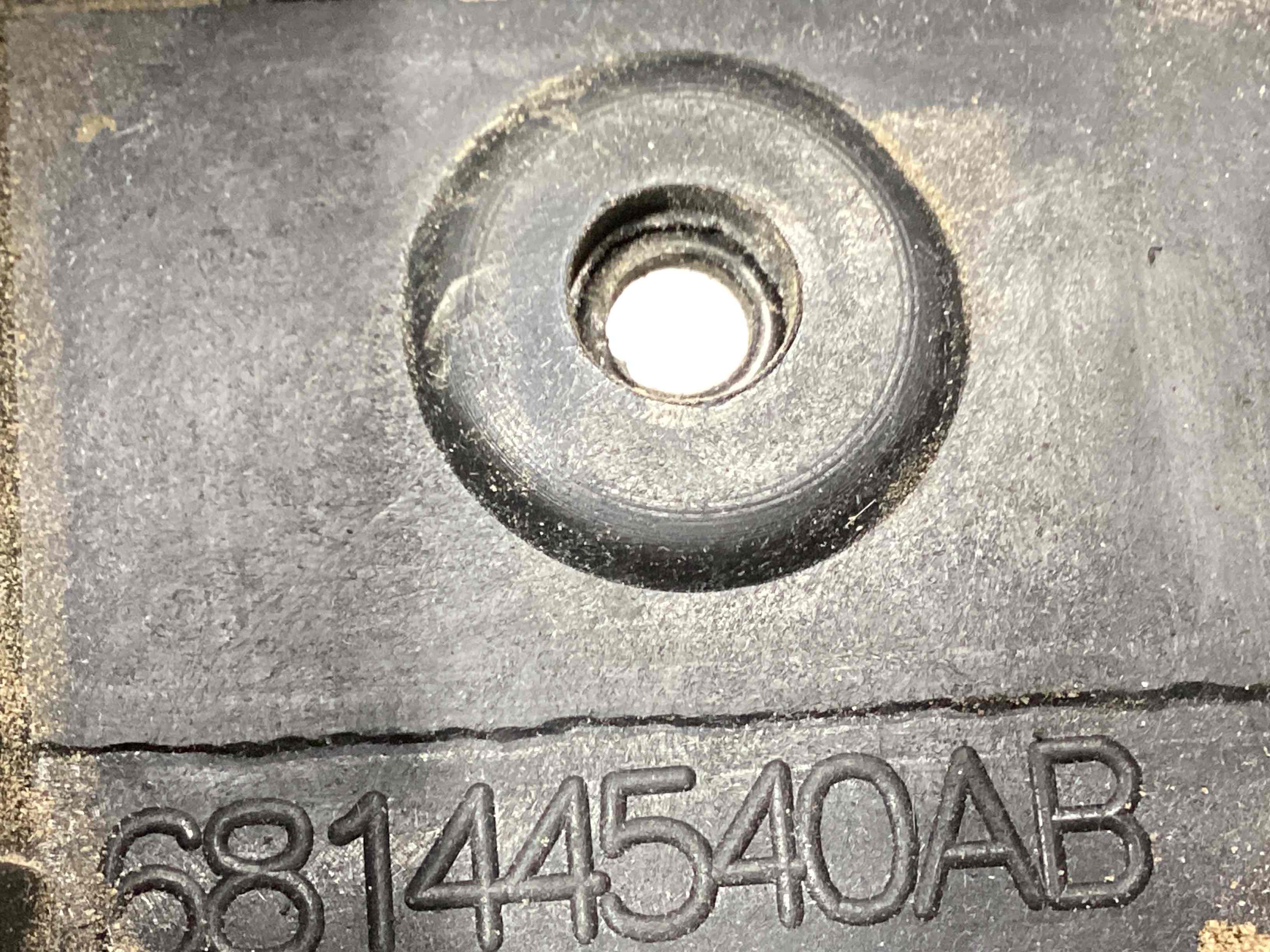 Опора радіатора, кріплення, кронштейн, ущільнювач радіатора