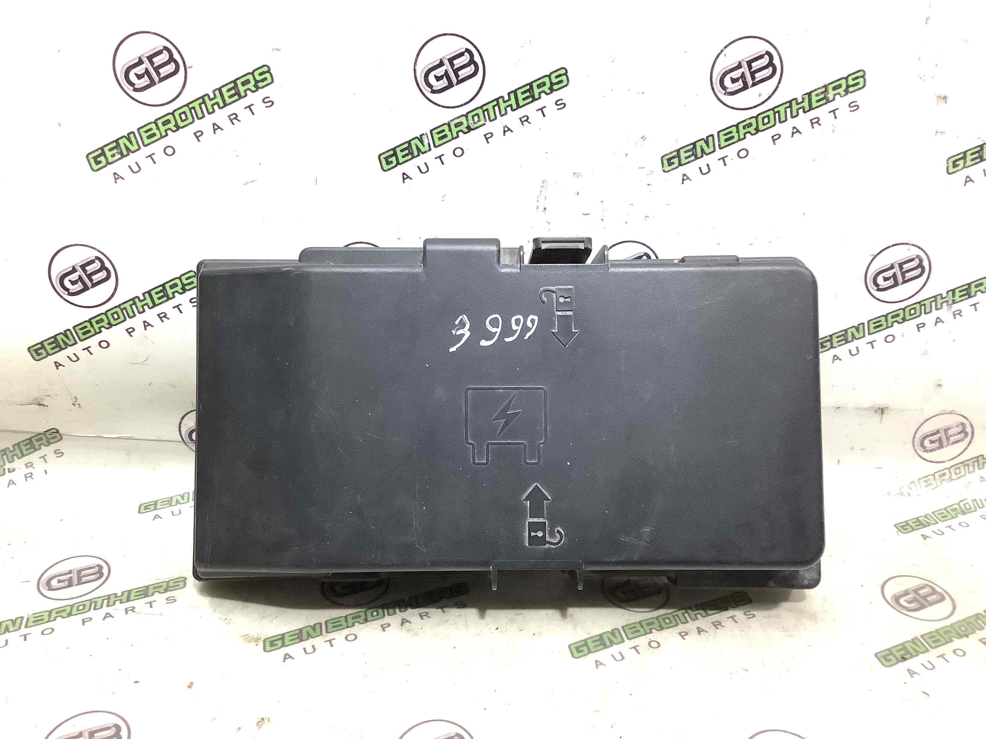 Кришка корпус блоку запобіжників