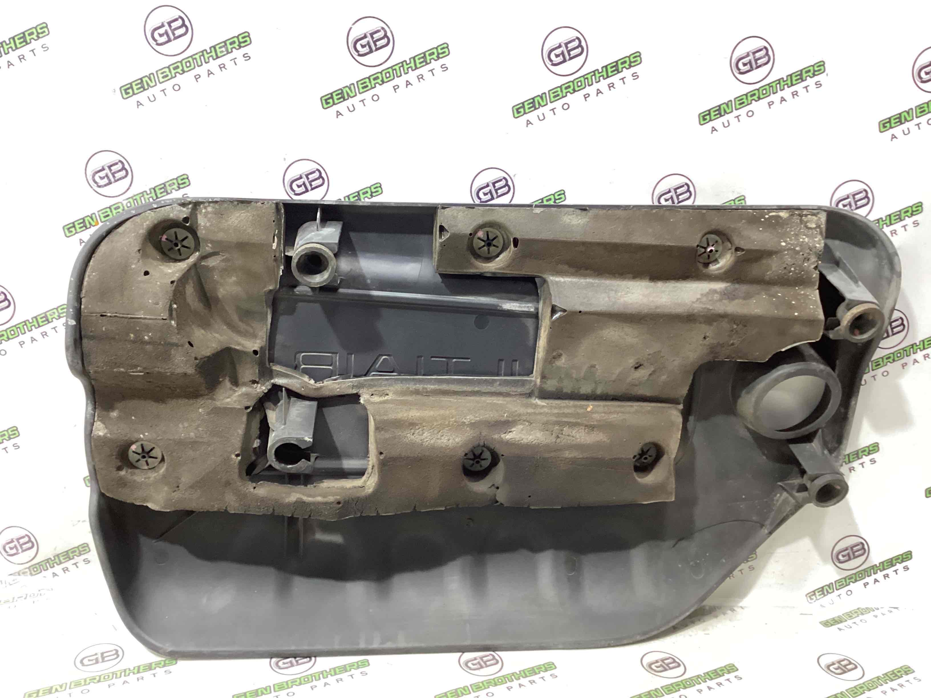 Кришка двигуна декоративна