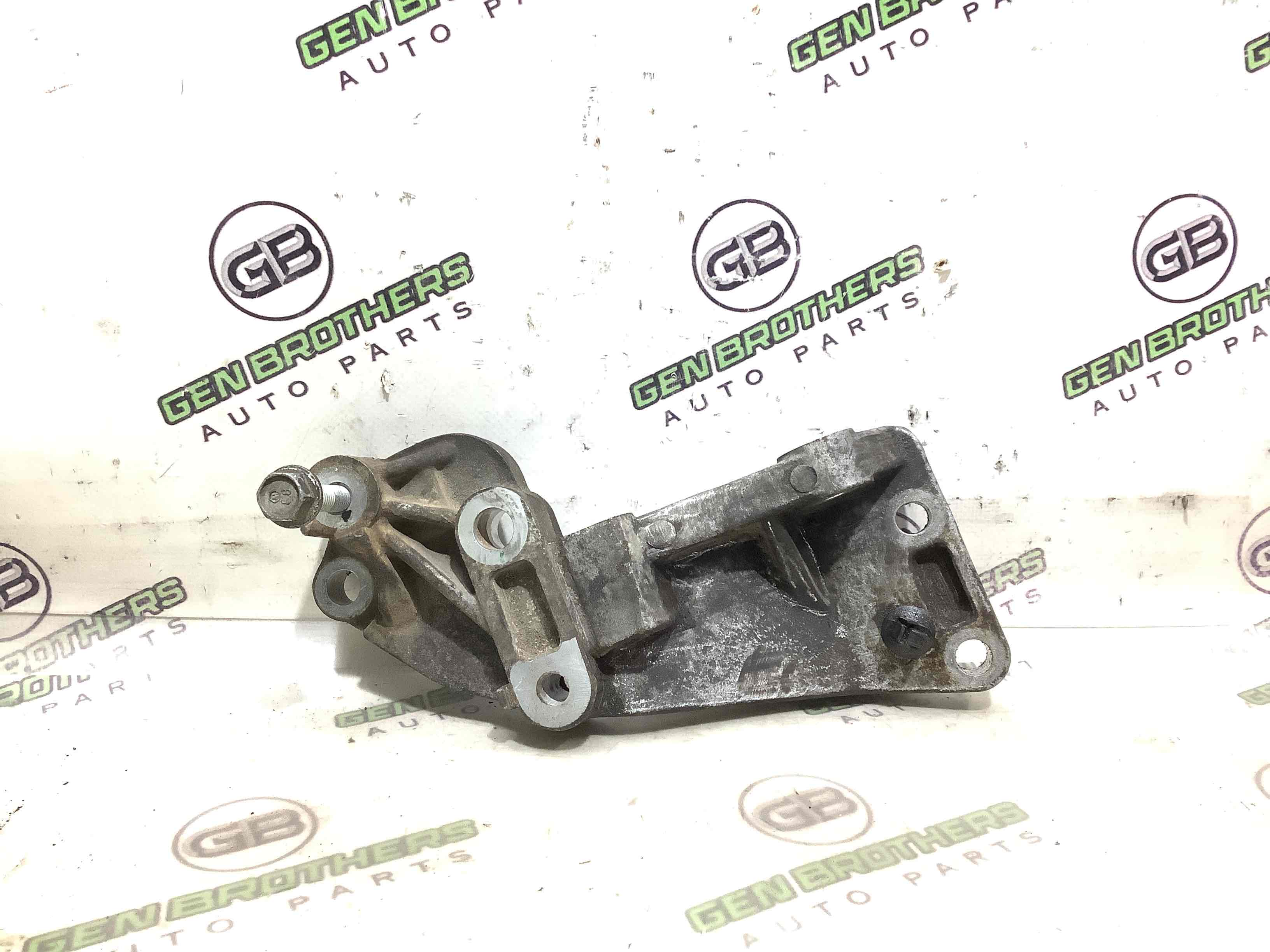 Генератор, кронштейн генератора