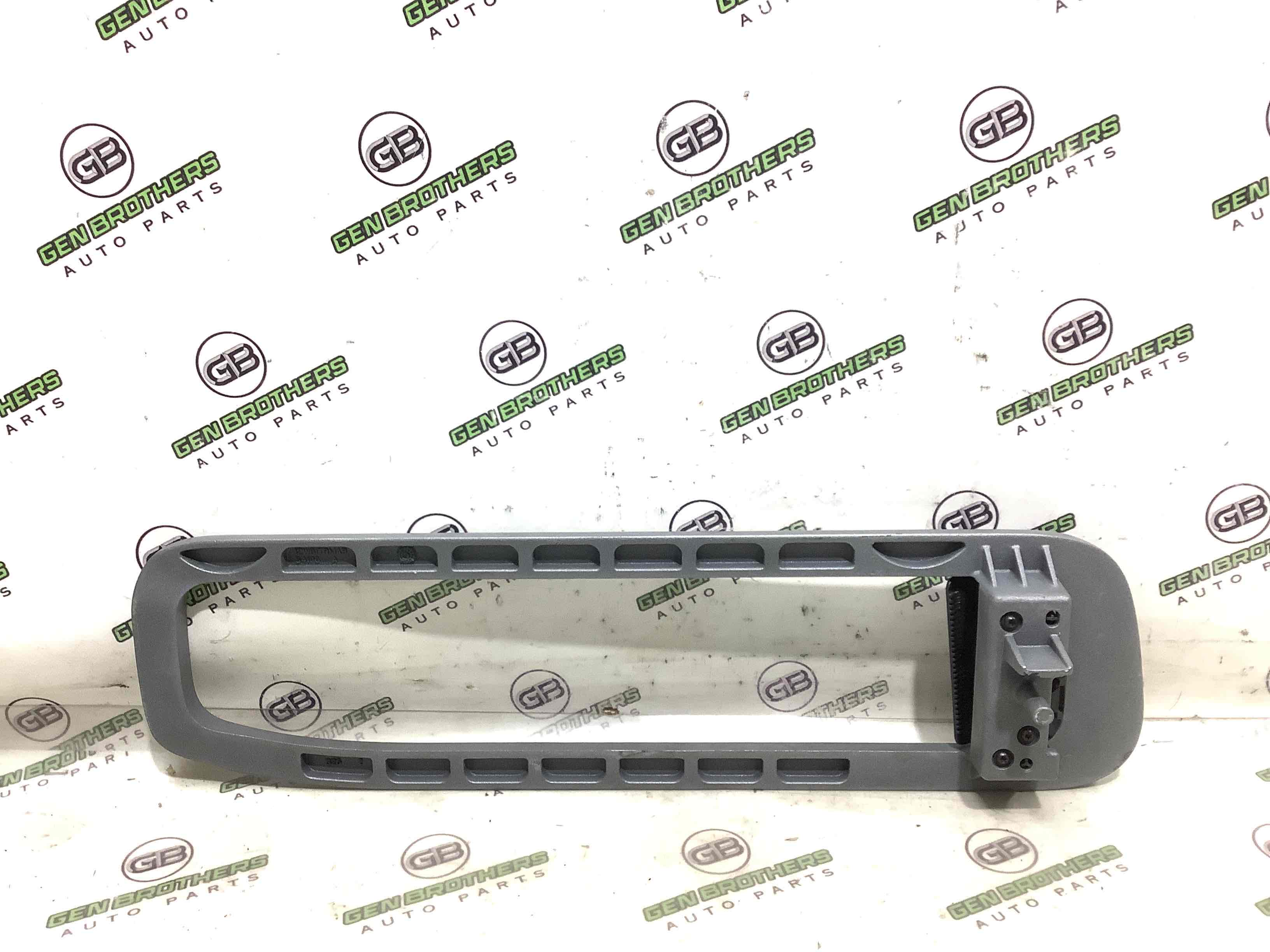 Елементи оздоблення багажника