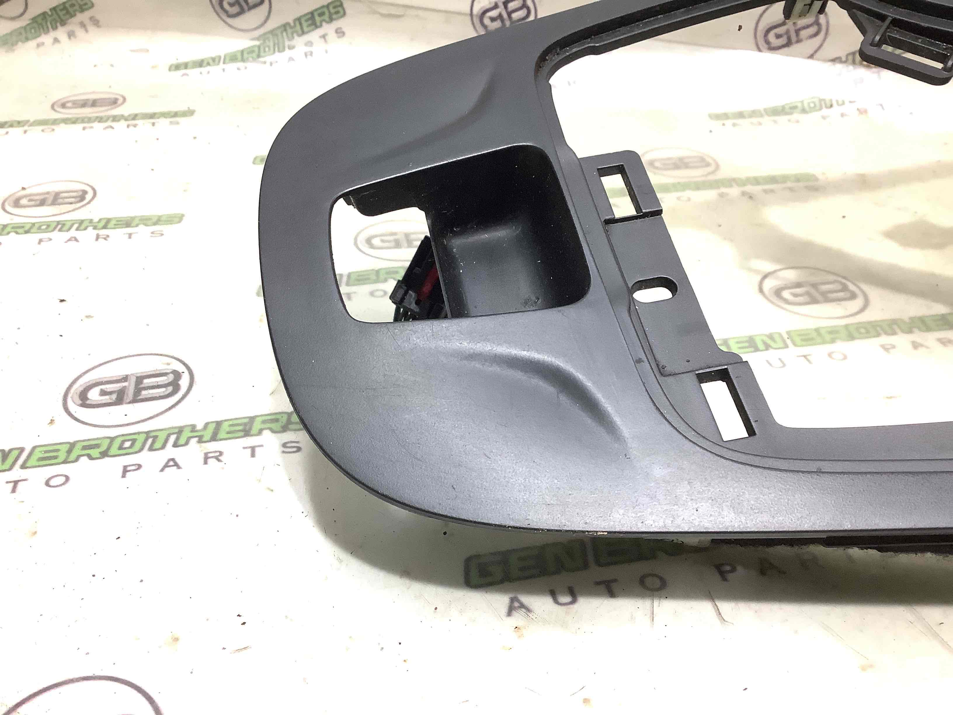 Оздоблення центральної консолі