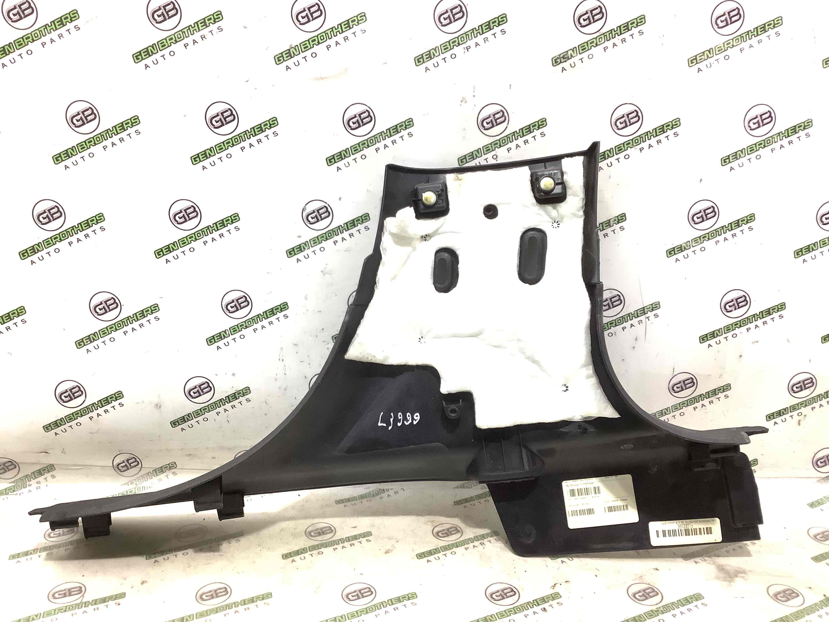 Обшивка центральної стійки ліва