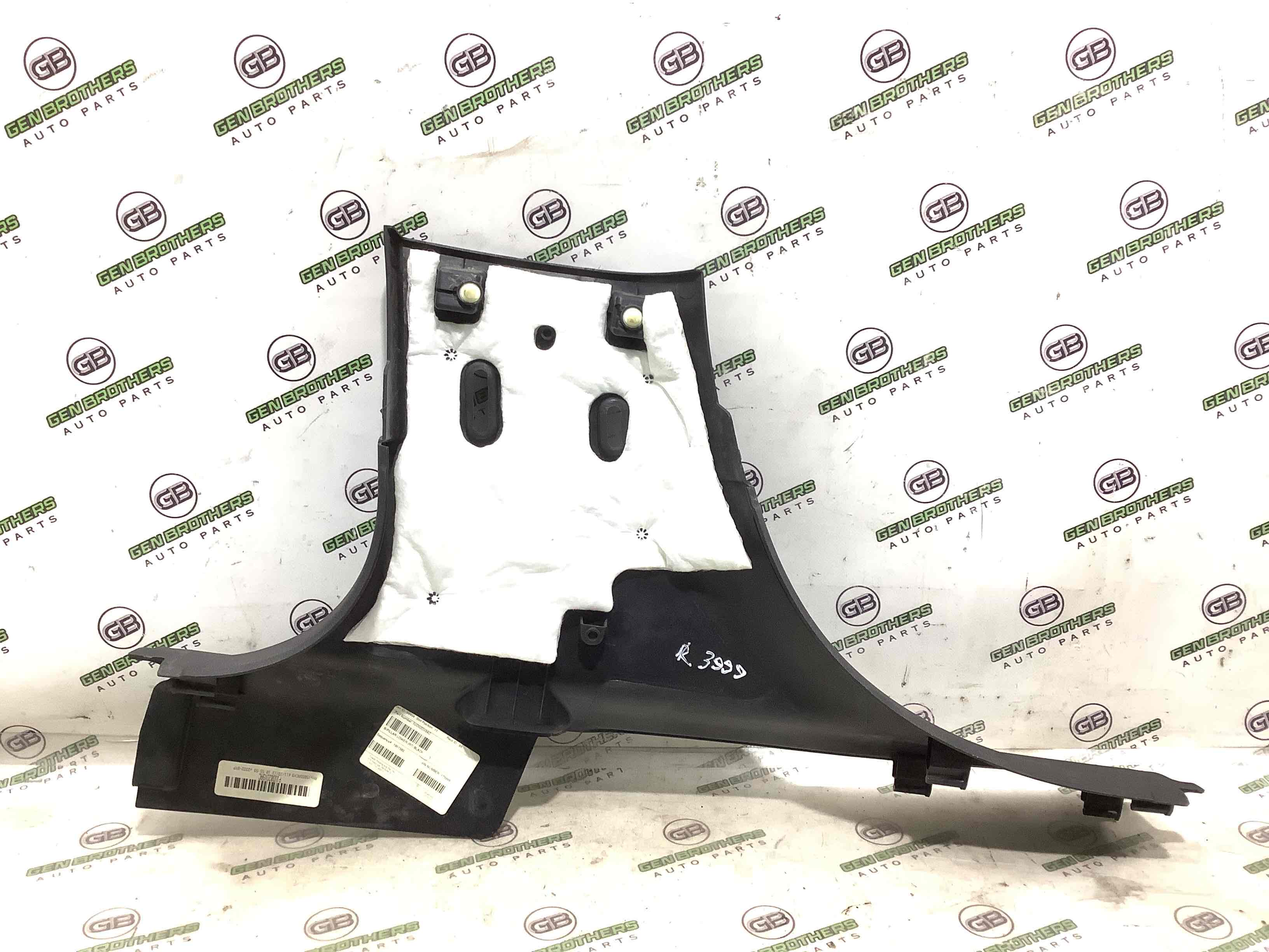 Обшивка центральної стійки права