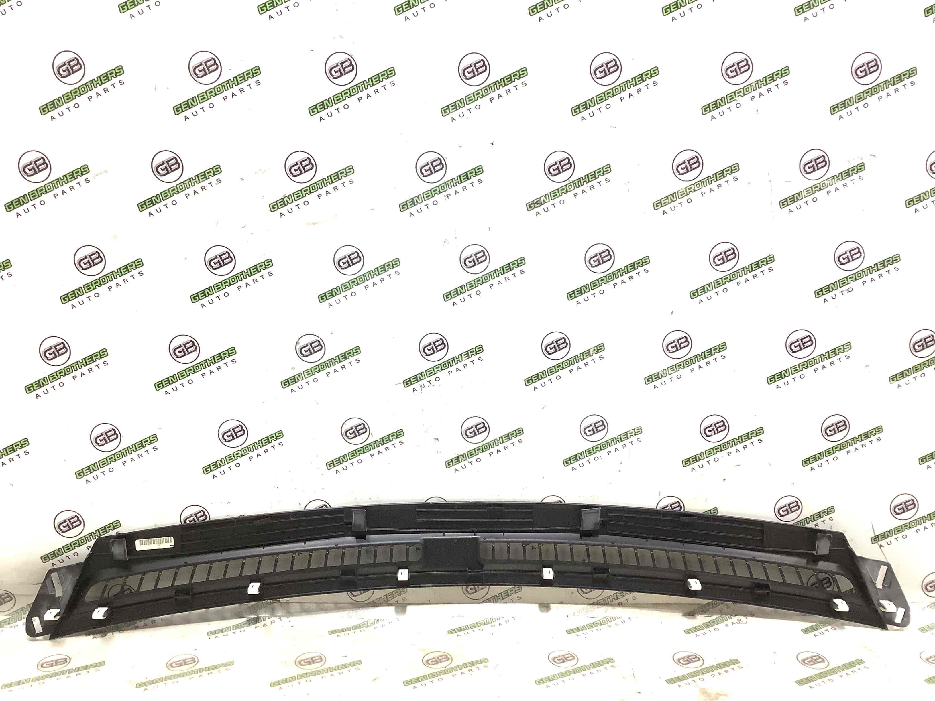 Обшивка панелі приладів торпедо