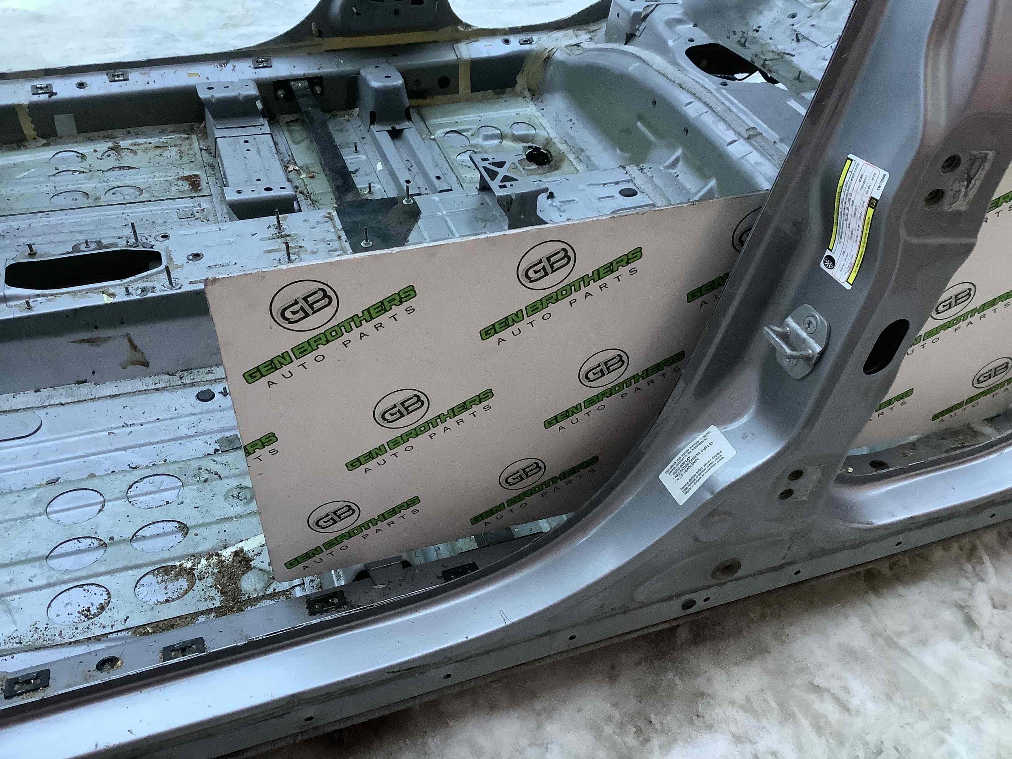 Стійки кузова та пороги