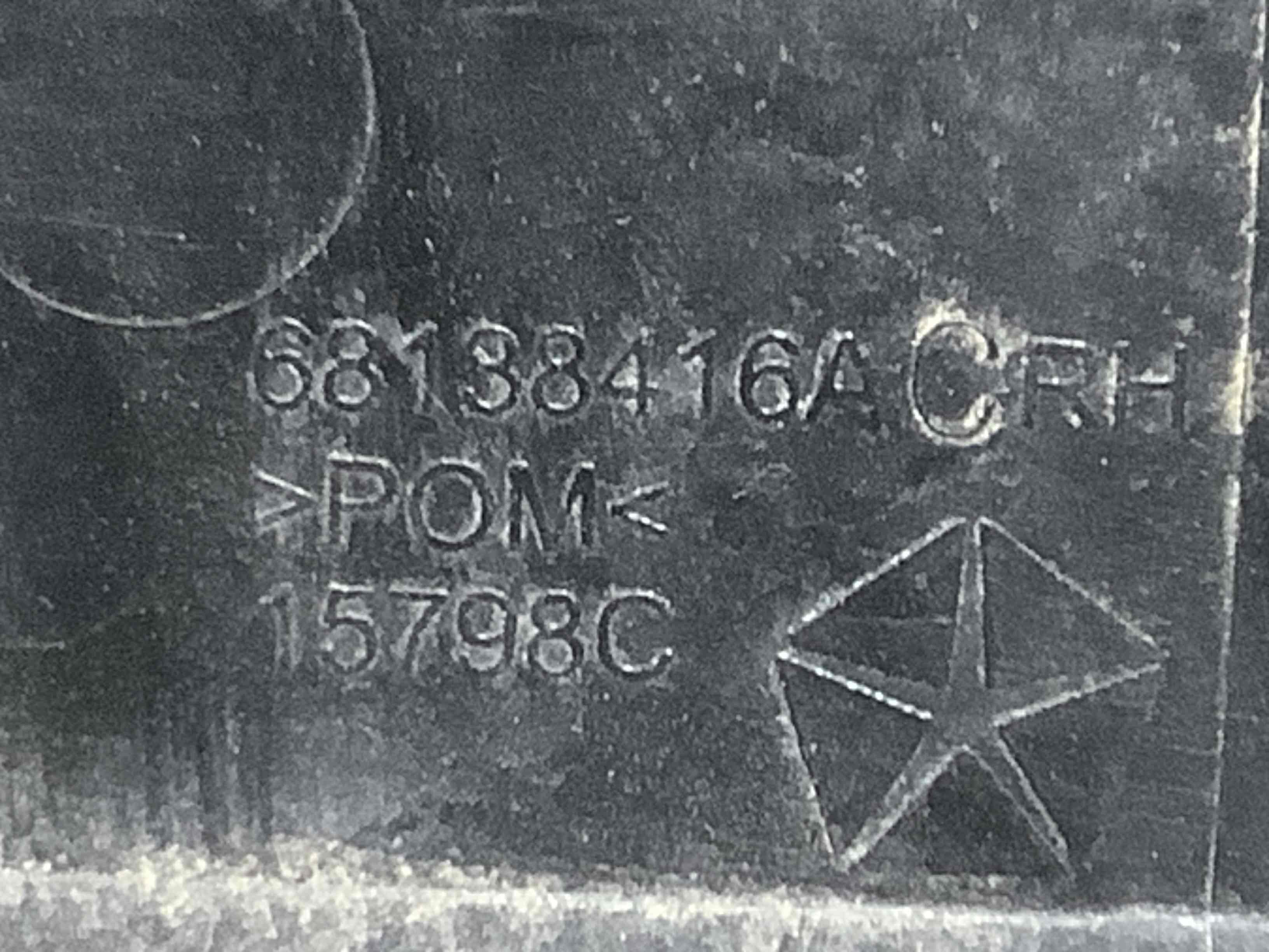 Кріплення заднього бампера праве