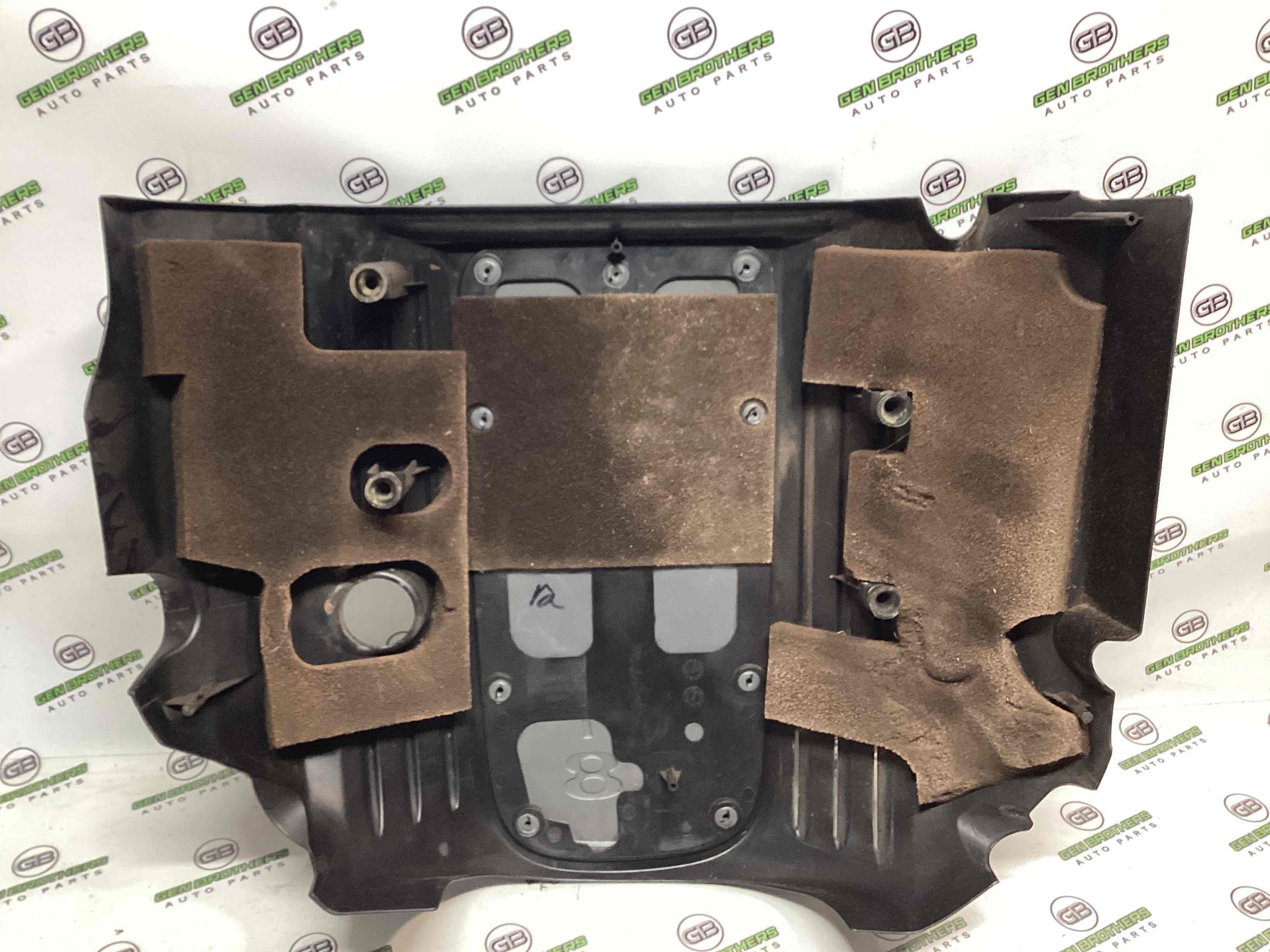 Кришка двигуна декоративна