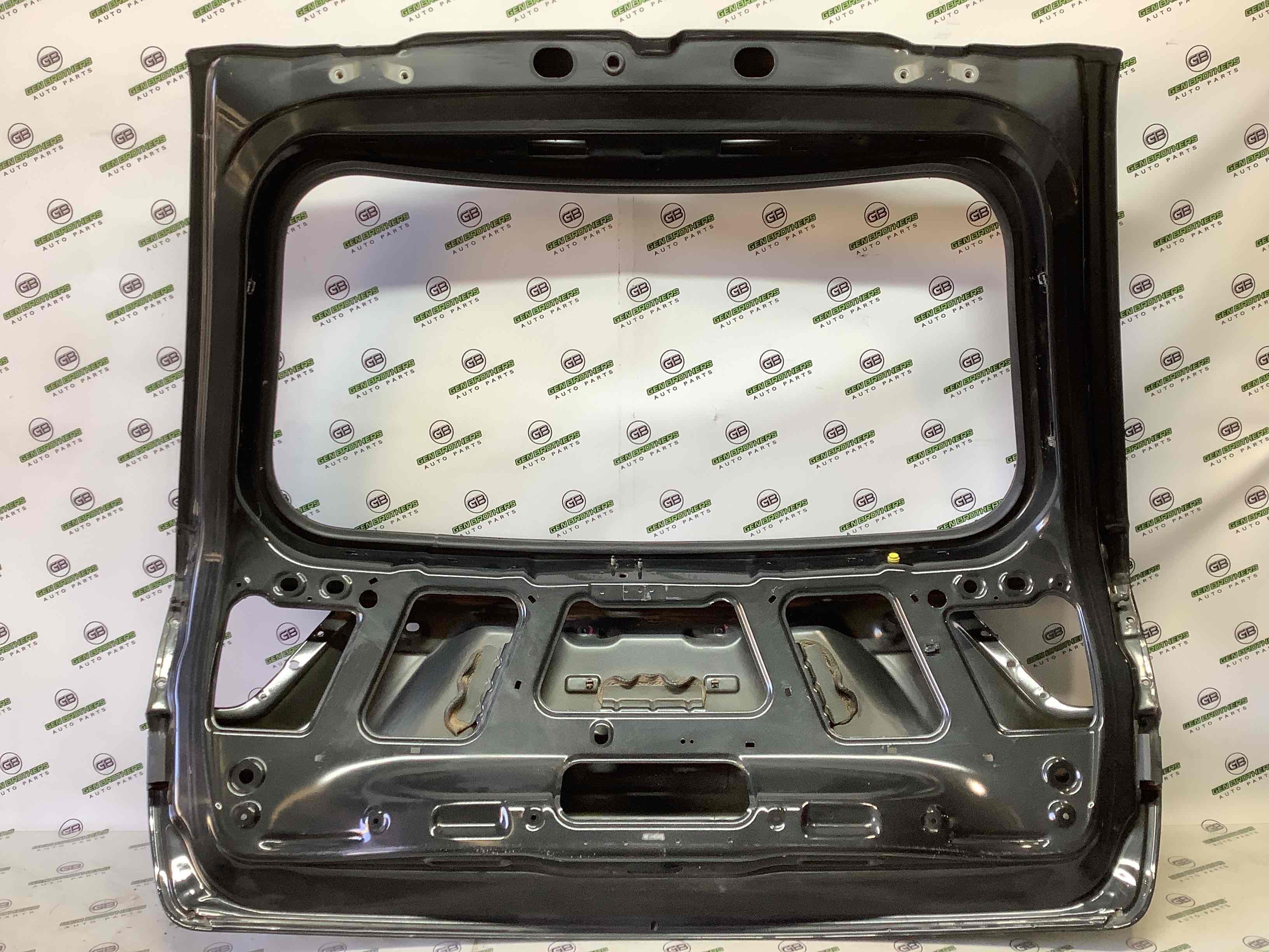 Кришка багажника, двері багажника