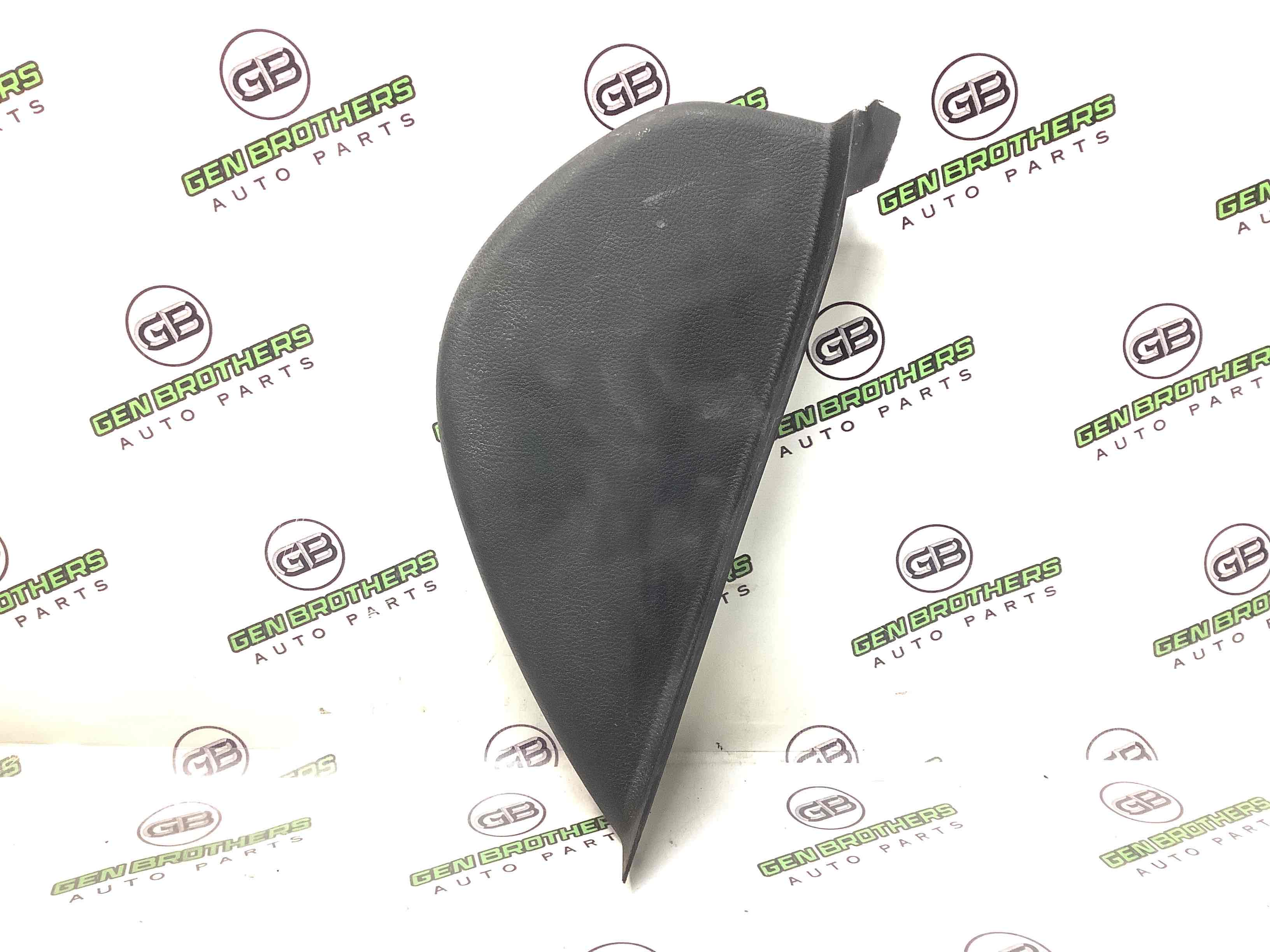 Обшивка панелі приладів торпедо