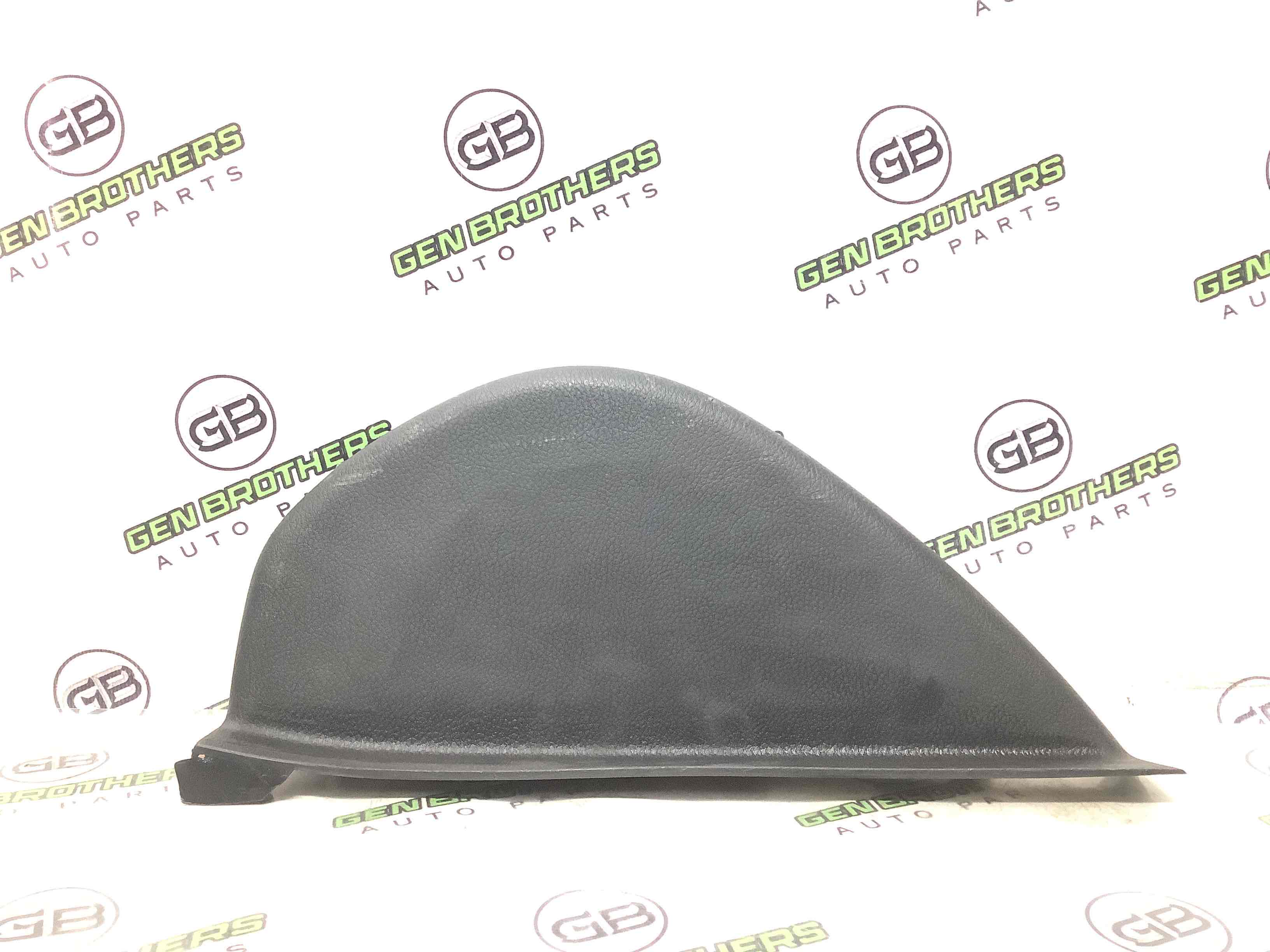 Обшивка панелі приладів торпедо