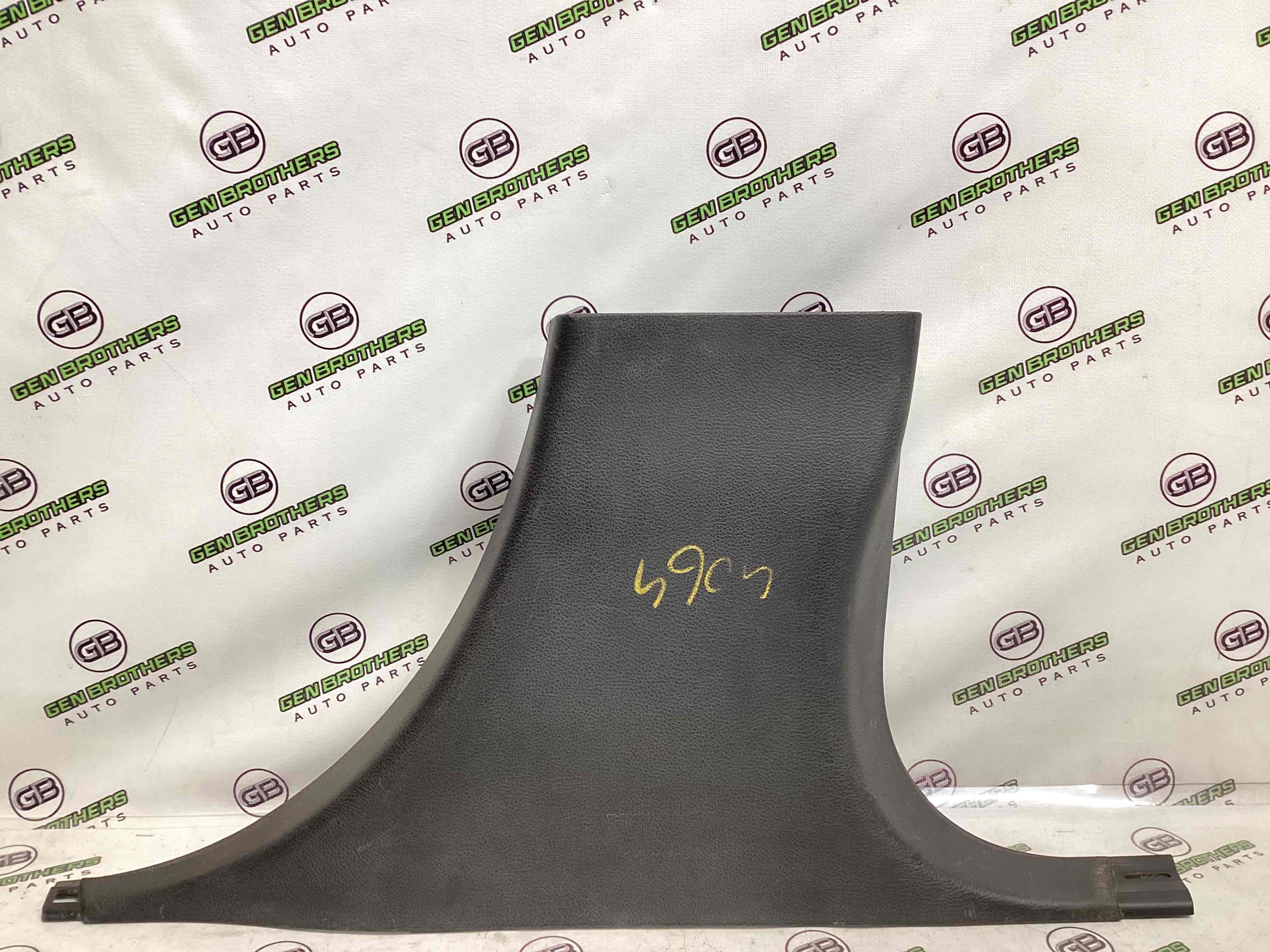 Обшивка центральної стійки права