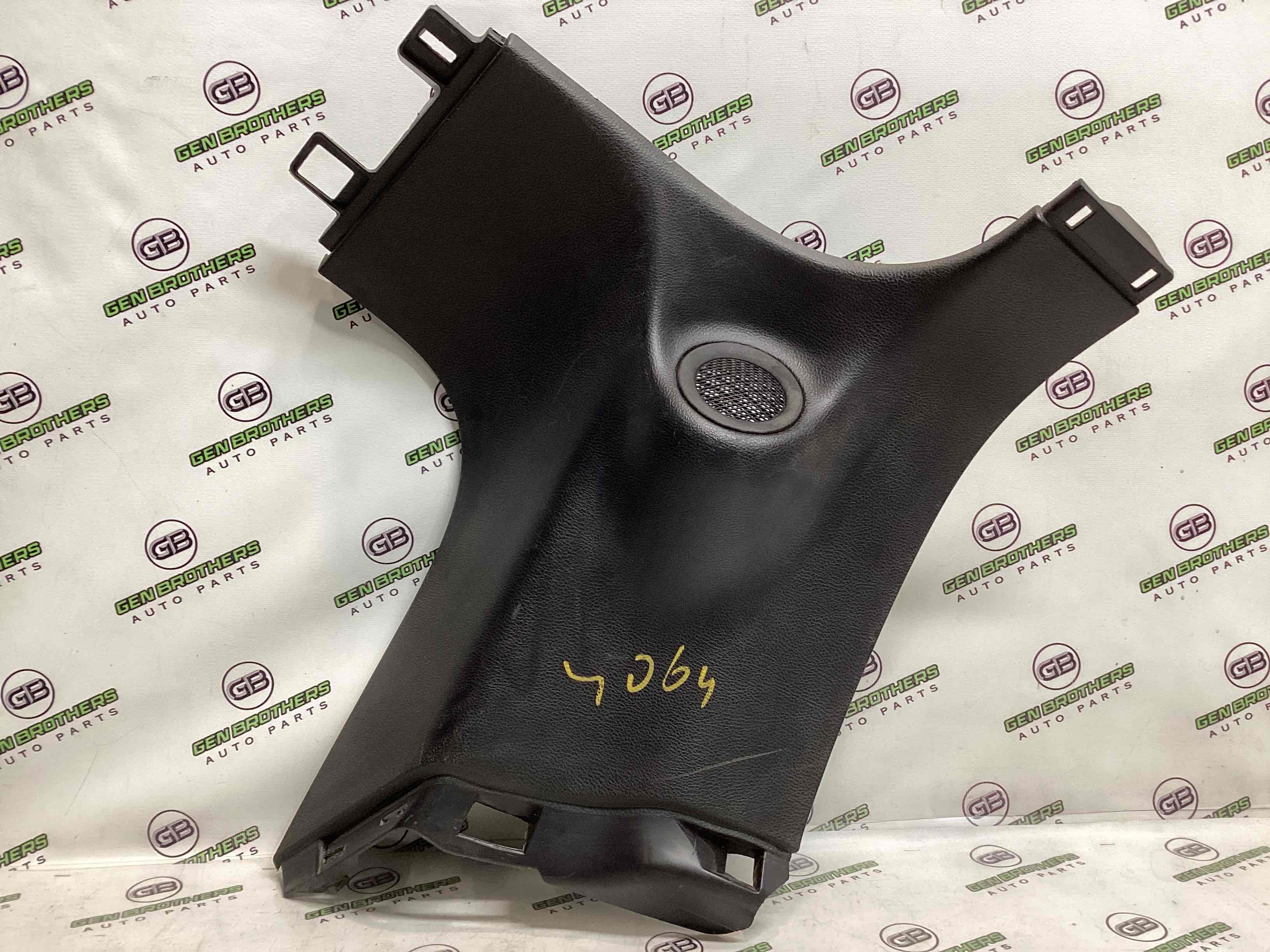 Обшивка задньої стійки ліва