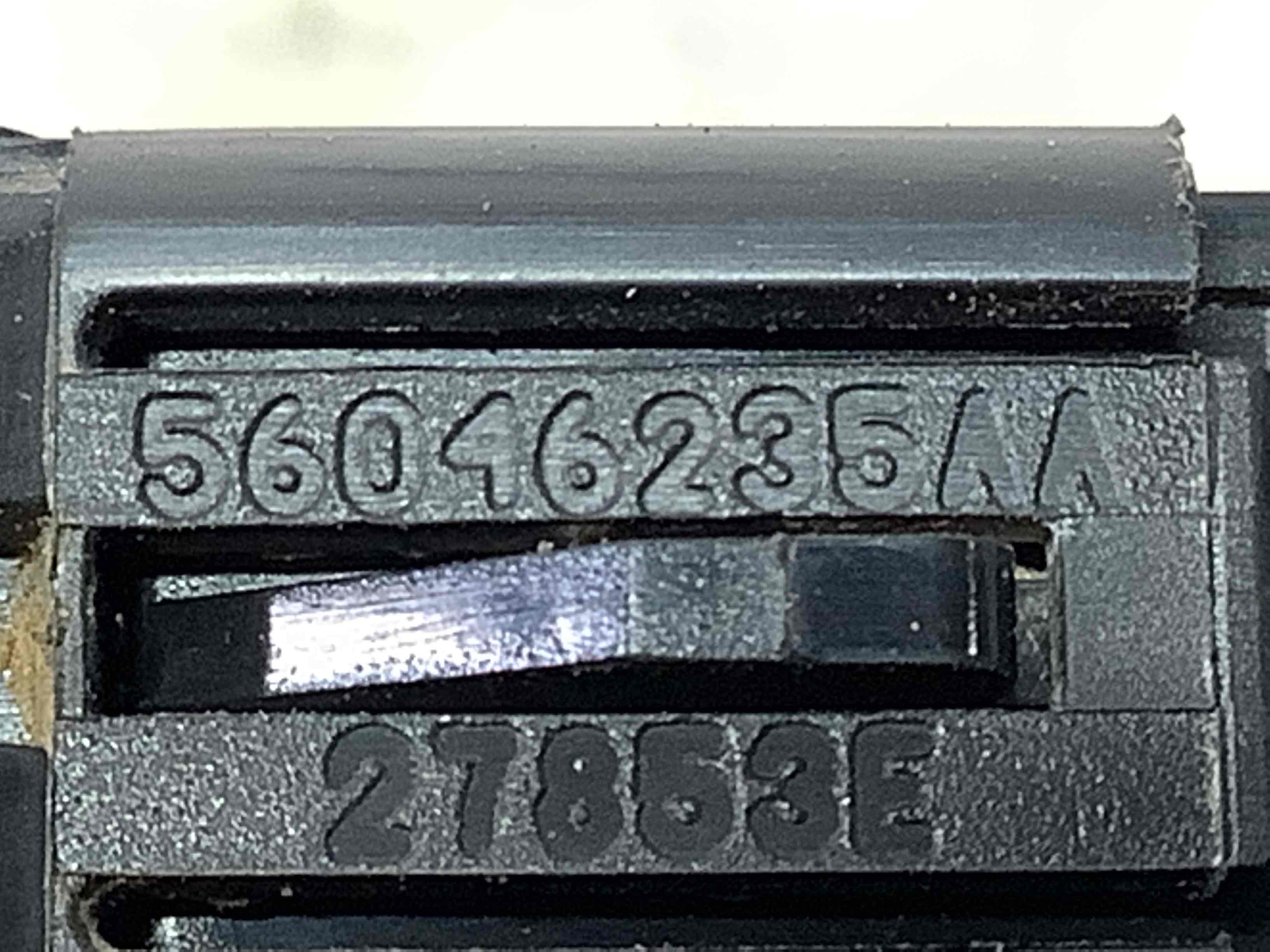 Кнопка відкриття лючка бензобака