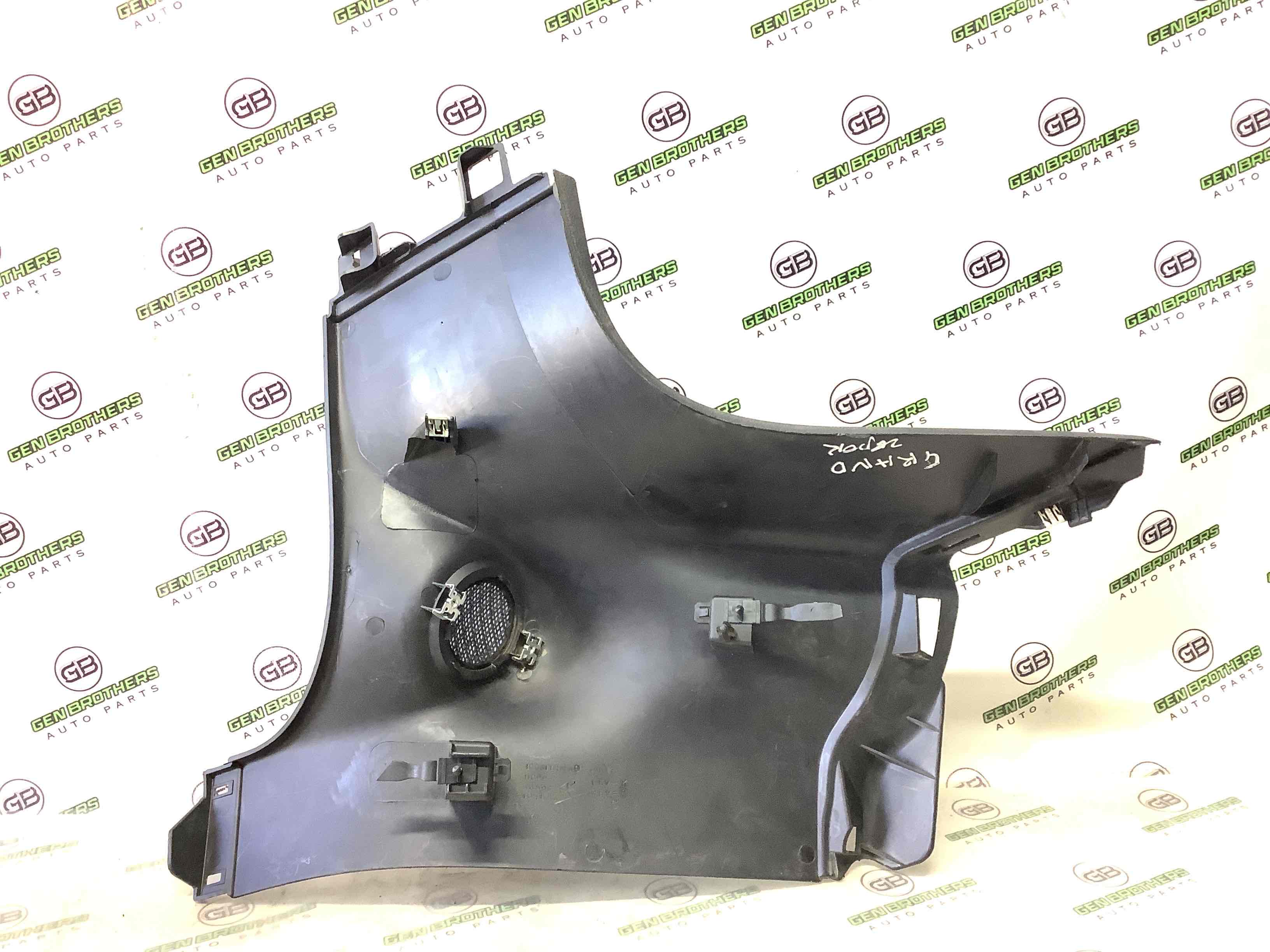 Обшивка задньої стійки ліва