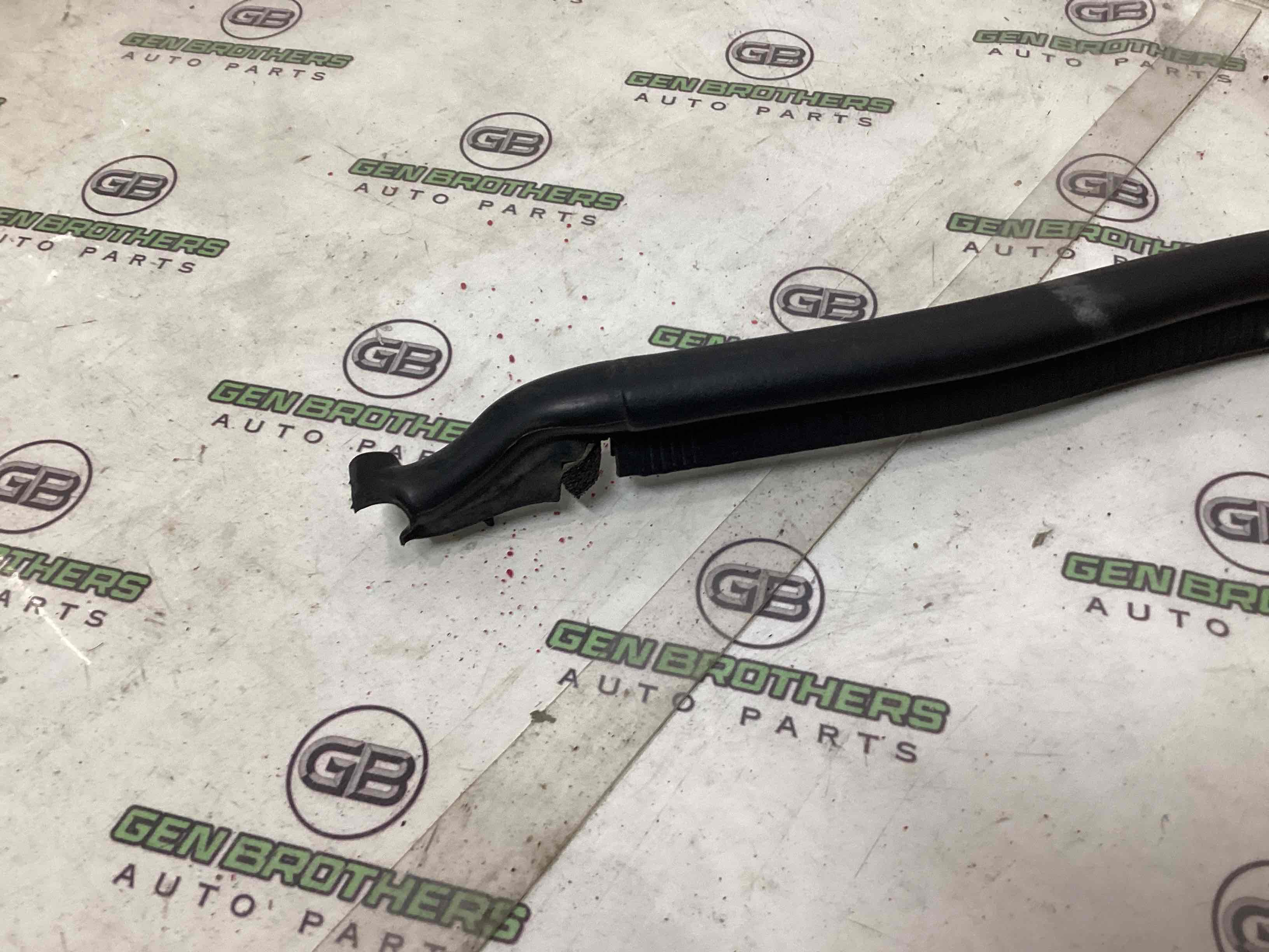 Ущільнювач капота, ізолятор, шуба