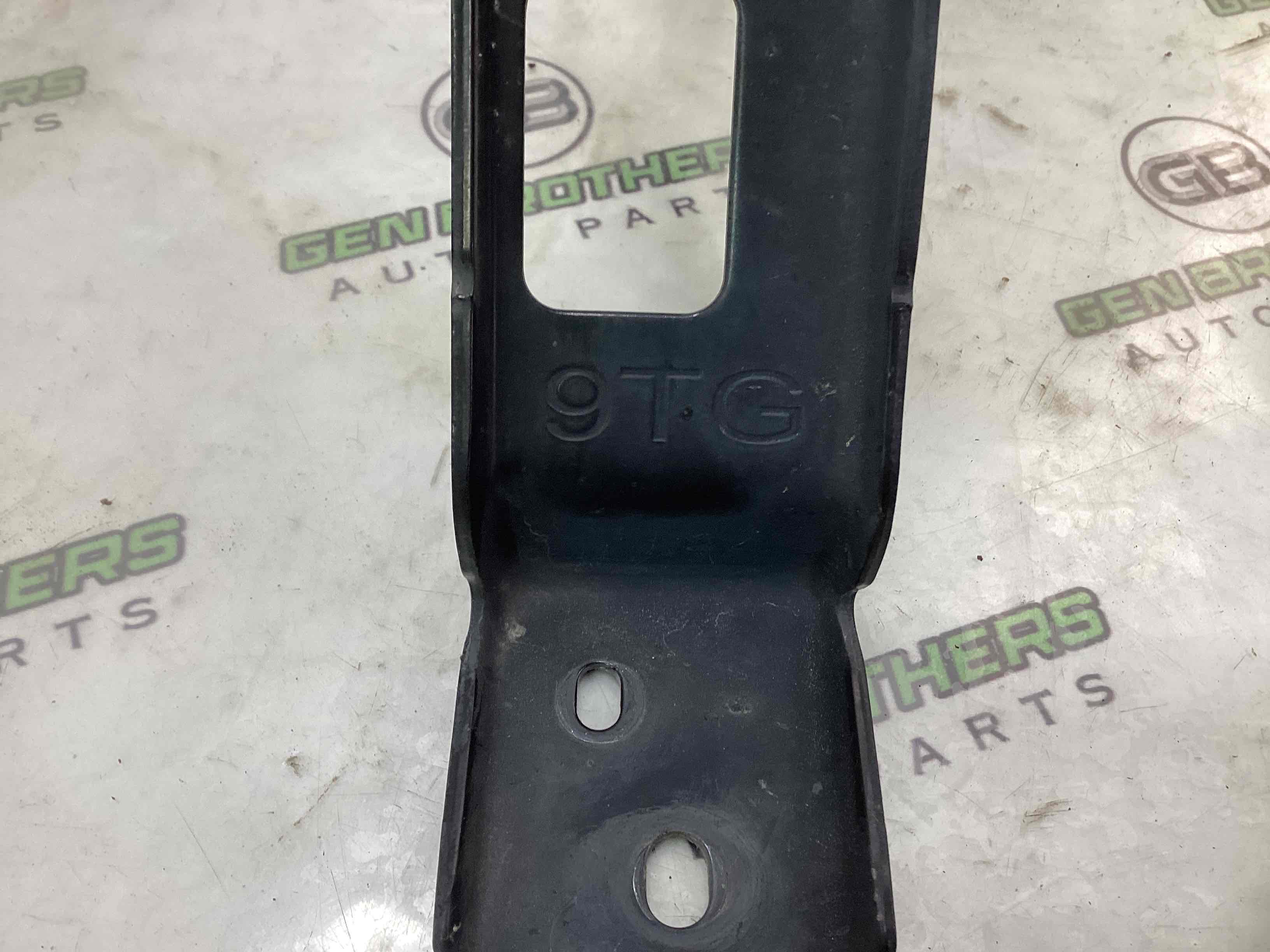 Кріплення, кронштейн